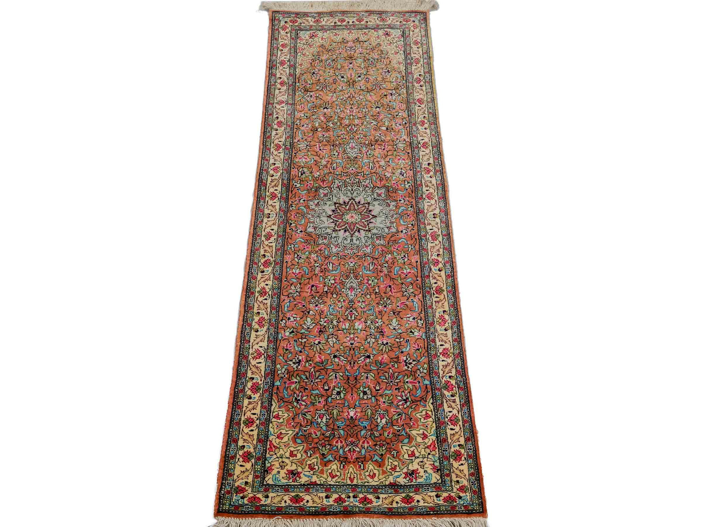 Sehr feiner, handgeknüpfter Ghom Perserteppich von Khademi aus Seide, orange. 124x39 cm. Verkauf durch Jupiter Intl.