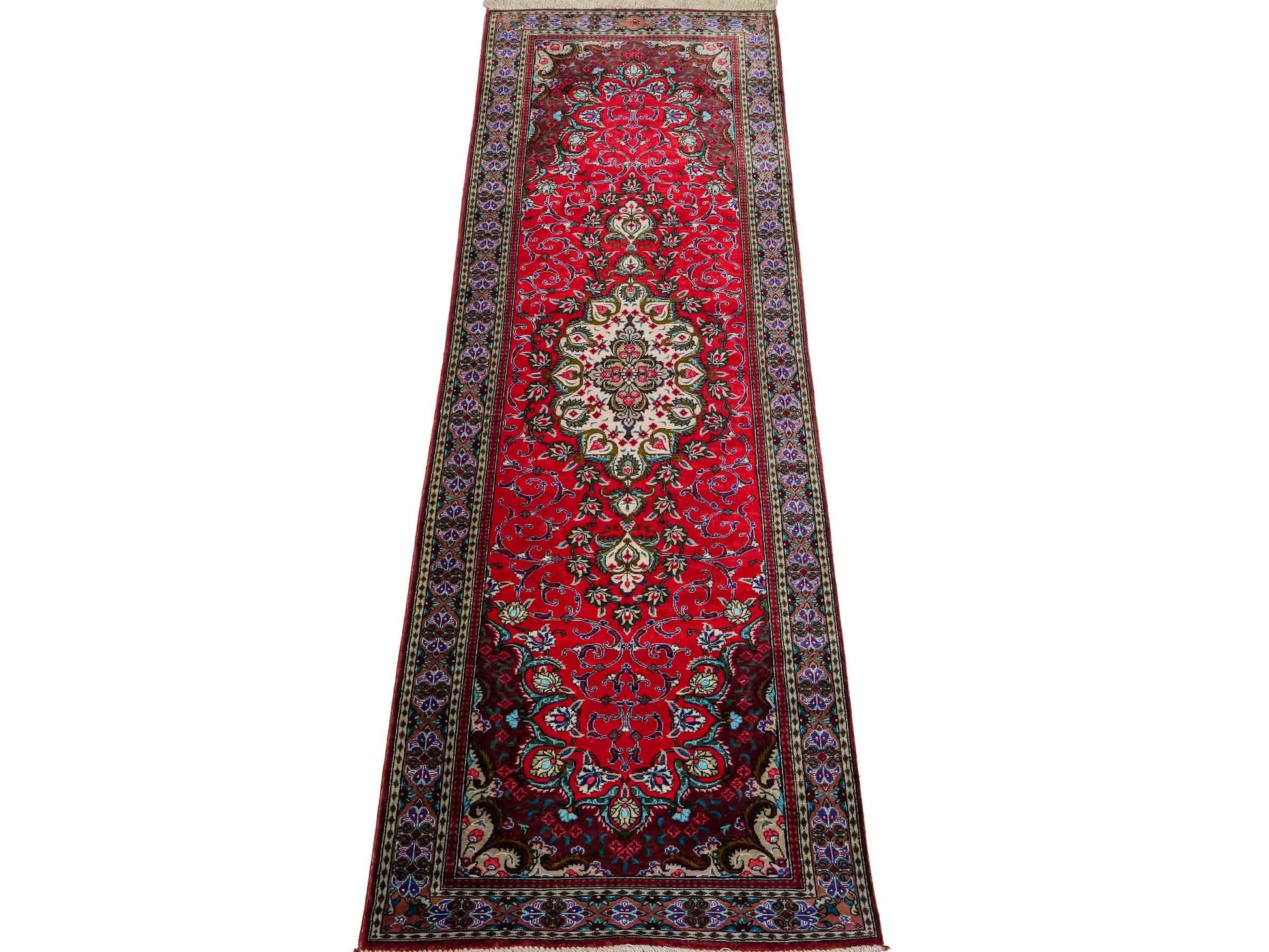 Sehr feiner, handgeknüpfter Ghom Perserteppich aus Seide von Khademi, rot. 148x44 cm. Verkauf durch Jupiter Intl.