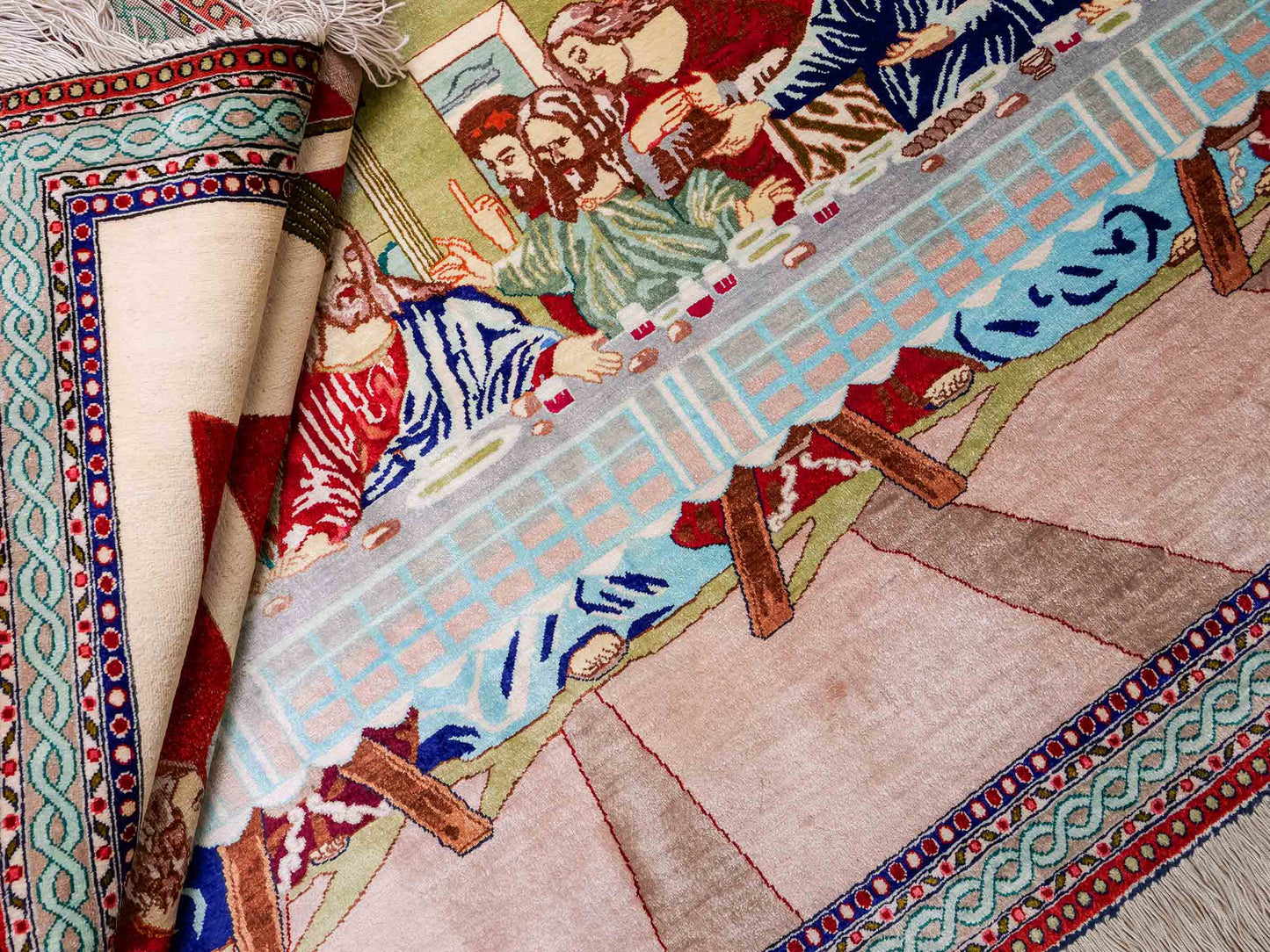 Sehr feiner, handgeknüpfter Ghom Perserteppich aus Seide, creme, rot, multicolor. 151x104 cm. Verkauf durch Jupiter Intl.
