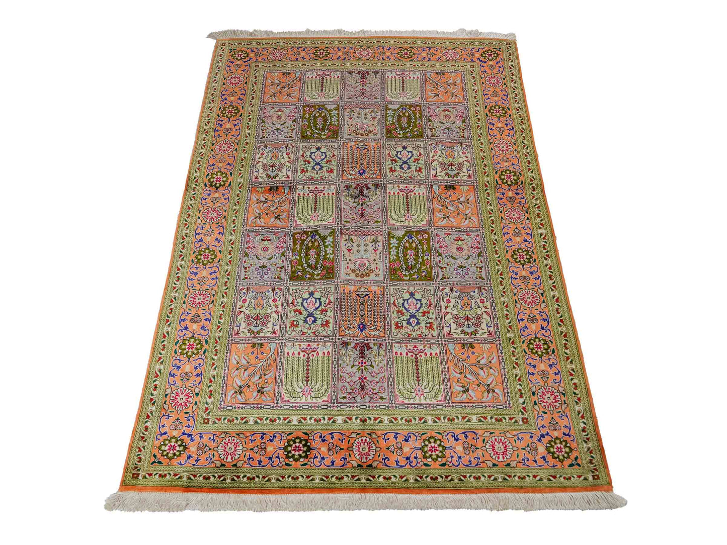 Sehr feiner, handgeknüpfter, persischer Ghom Seidenteppich von Khademi aus reiner Seide. Größe 157 x 100 cm. Farbe: Braun, grün. Verkauf durch JUPITER Intl.