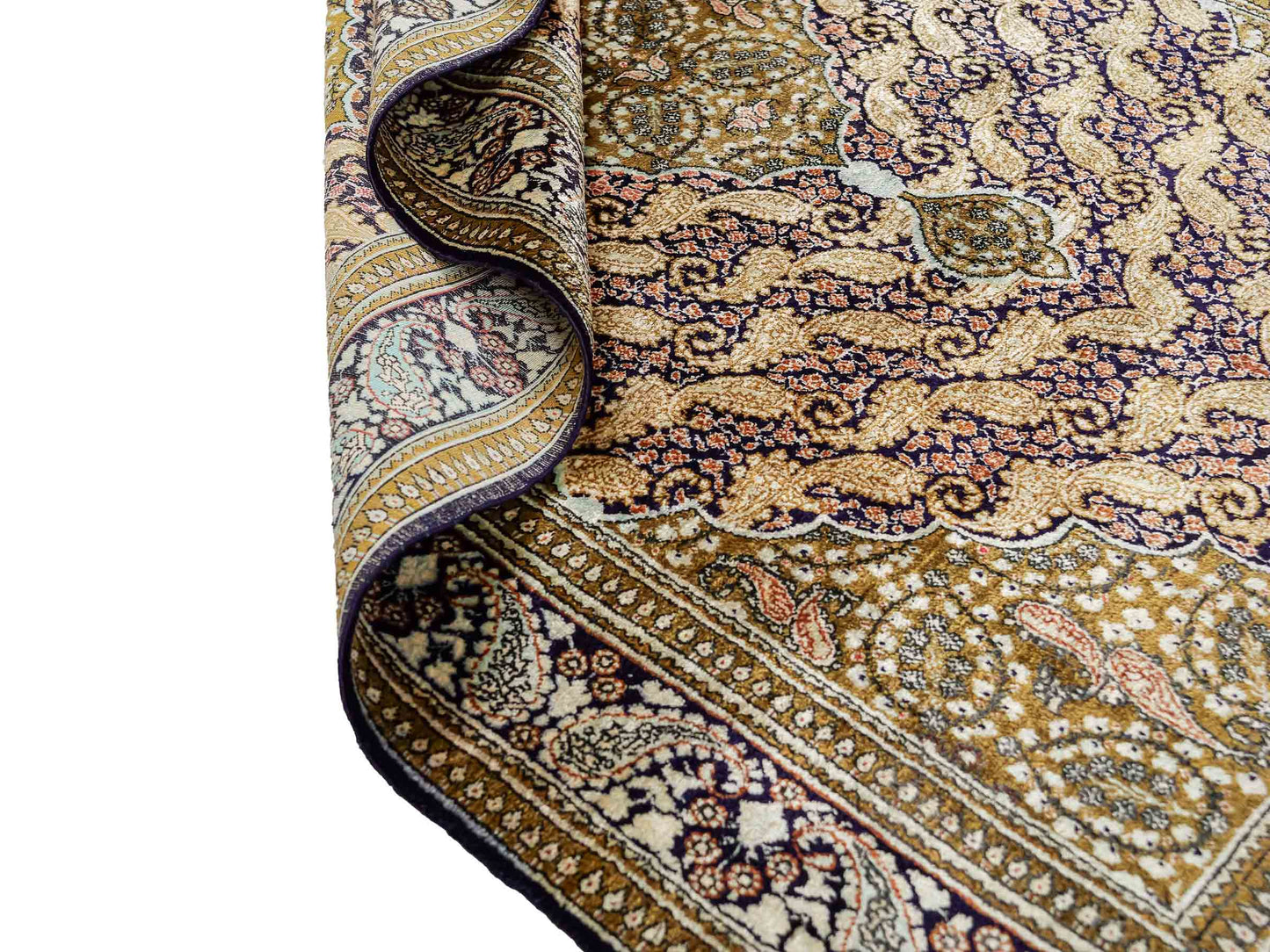 Sehr feiner, handgeknüpfter, persischer Ghom Perserteppich von Khademi aus reiner Seide. Größe 163 x 102 cm. Farbe: Gold, schwarz. Verkauf durch JUPITER Intl.
