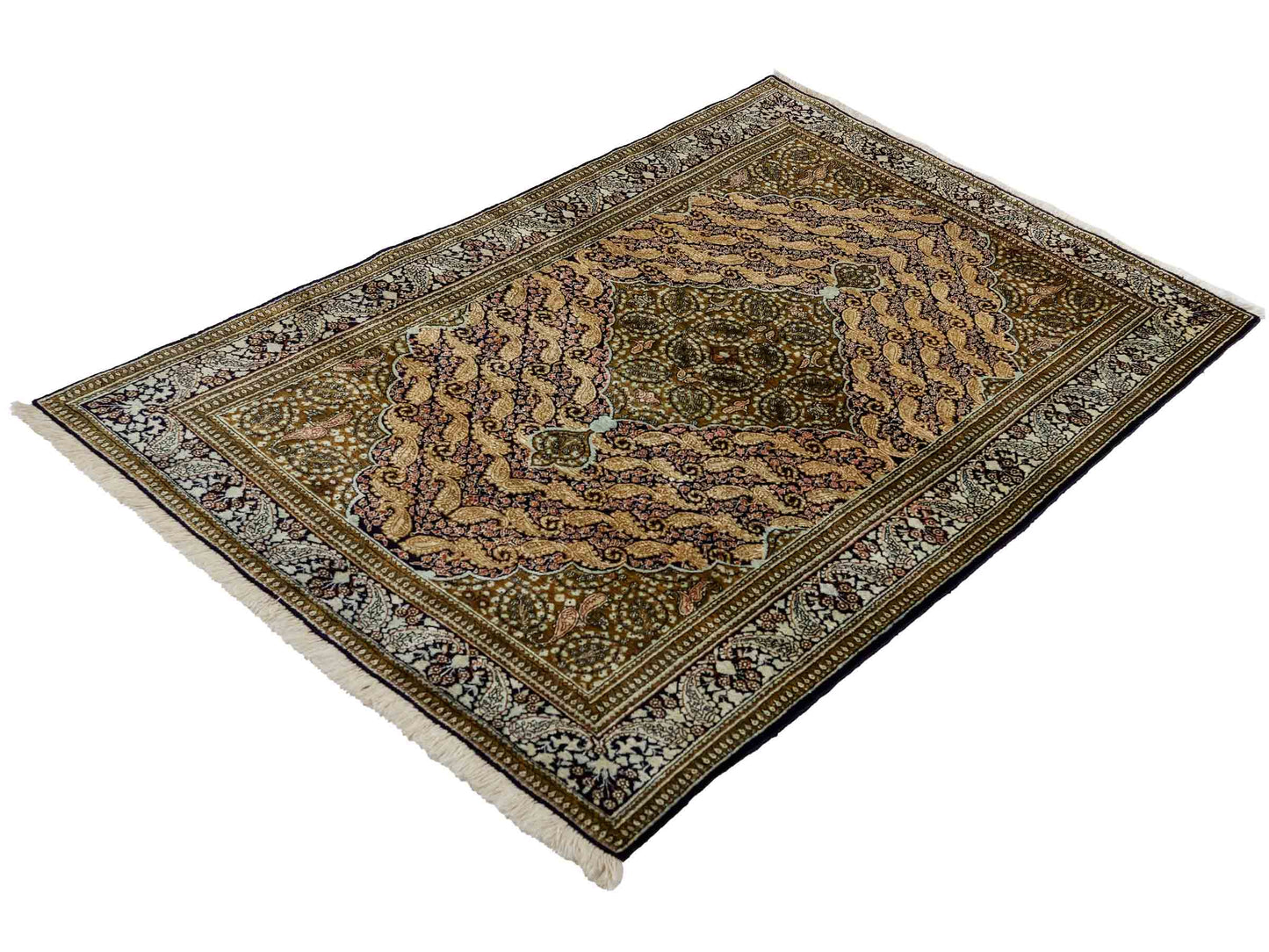 Sehr feiner, handgeknüpfter, persischer Ghom Perserteppich von Khademi aus reiner Seide. Größe 163 x 102 cm. Farbe: Gold, schwarz. Verkauf durch JUPITER Intl.