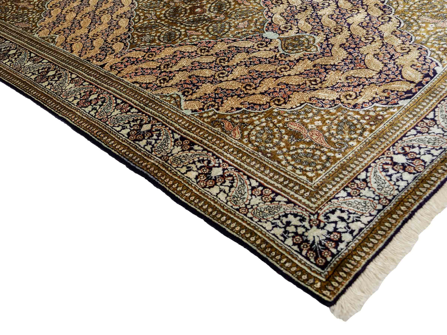 Sehr feiner, handgeknüpfter, persischer Ghom Perserteppich von Khademi aus reiner Seide. Größe 163 x 102 cm. Farbe: Gold, schwarz. Verkauf durch JUPITER Intl.