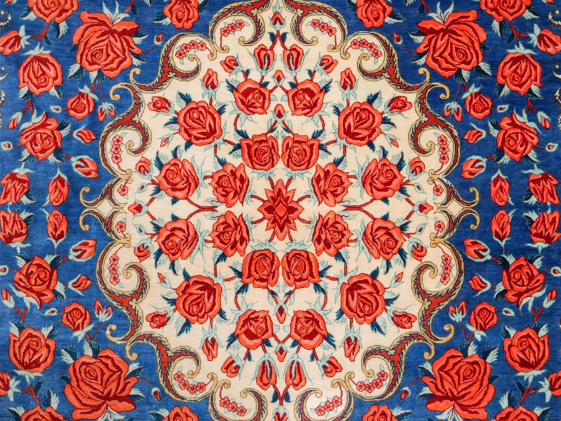 Sehr feiner, handgeknüpfter Khademi Ghom Seidenteppich, blau. 195x133 cm. Vertrieb durch Jupiter Intl.