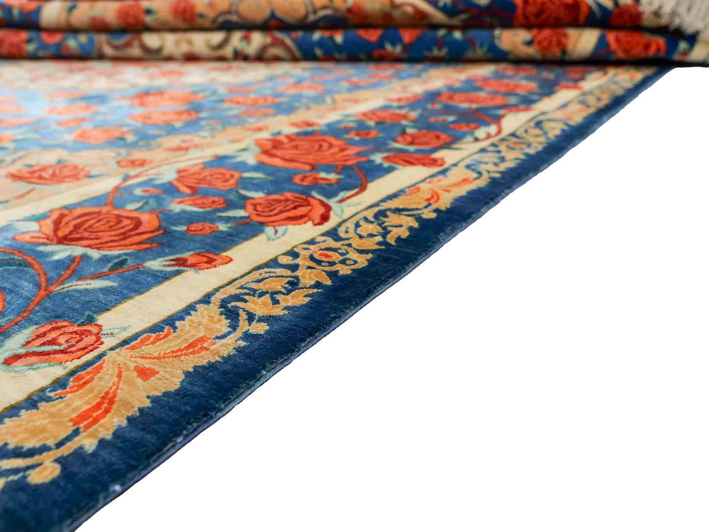 Sehr feiner, handgeknüpfter Khademi Ghom Seidenteppich, blau. 195x133 cm. Vertrieb durch Jupiter Intl.