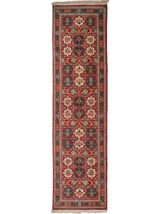 Sehr feiner, handgeknüpfter Ghom Perserteppich aus Seide von Khademi, rot. 297x77 cm. Verkauf durch Jupiter Intl.