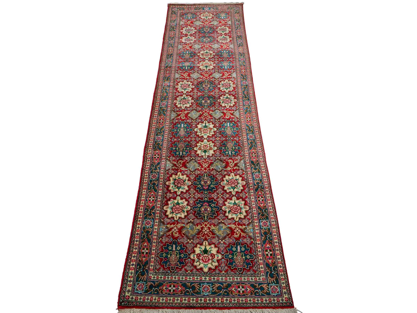 Sehr feiner, handgeknüpfter Ghom Perserteppich aus Seide von Khademi, rot. 297x77 cm. Verkauf durch Jupiter Intl.