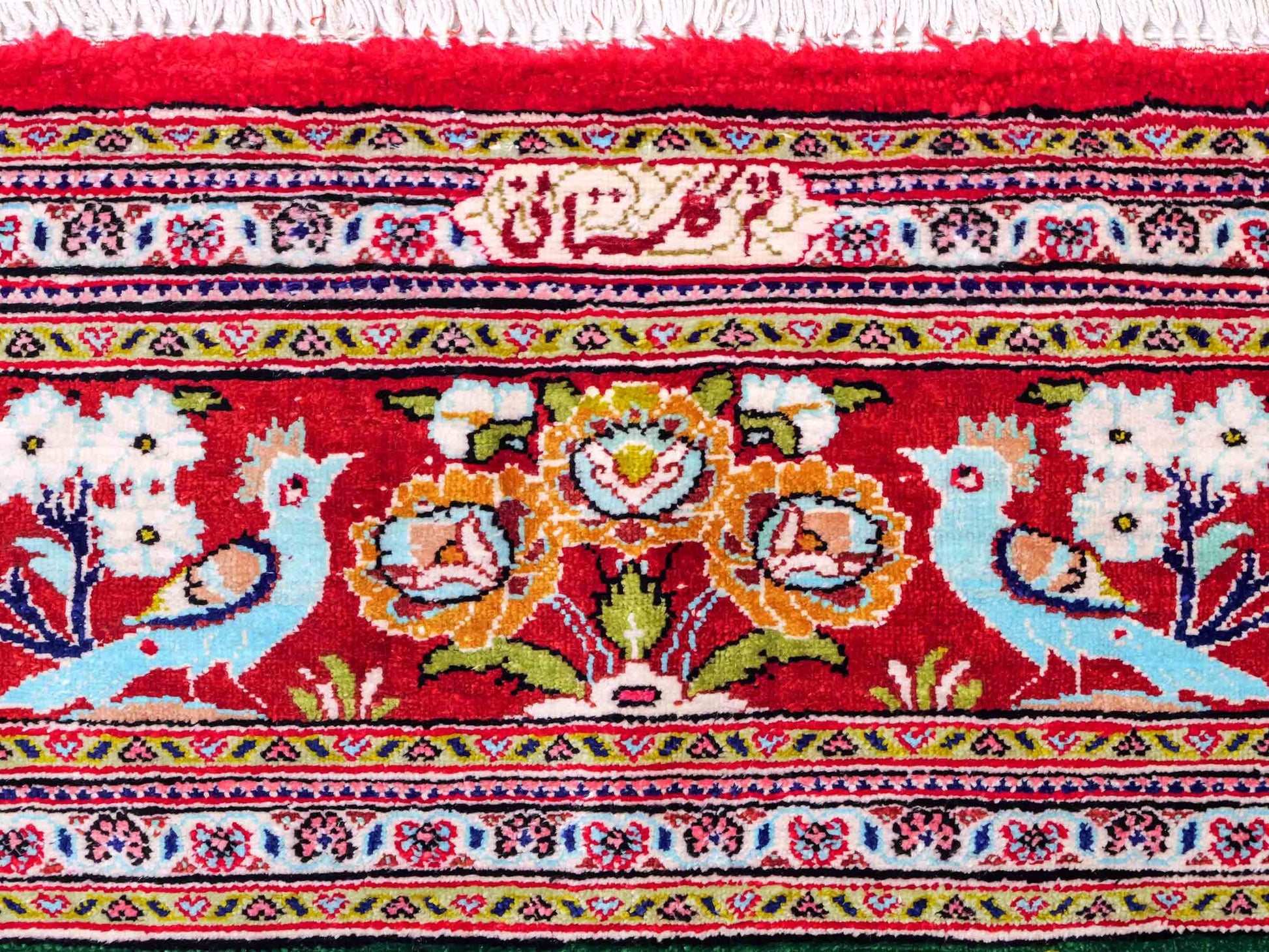 Sehr feiner, handgeknüpfter Khademi Ghom Perserteppich aus Seide, grün, rot. 145x100 cm. Vertrieb durch Jupiter Intl.