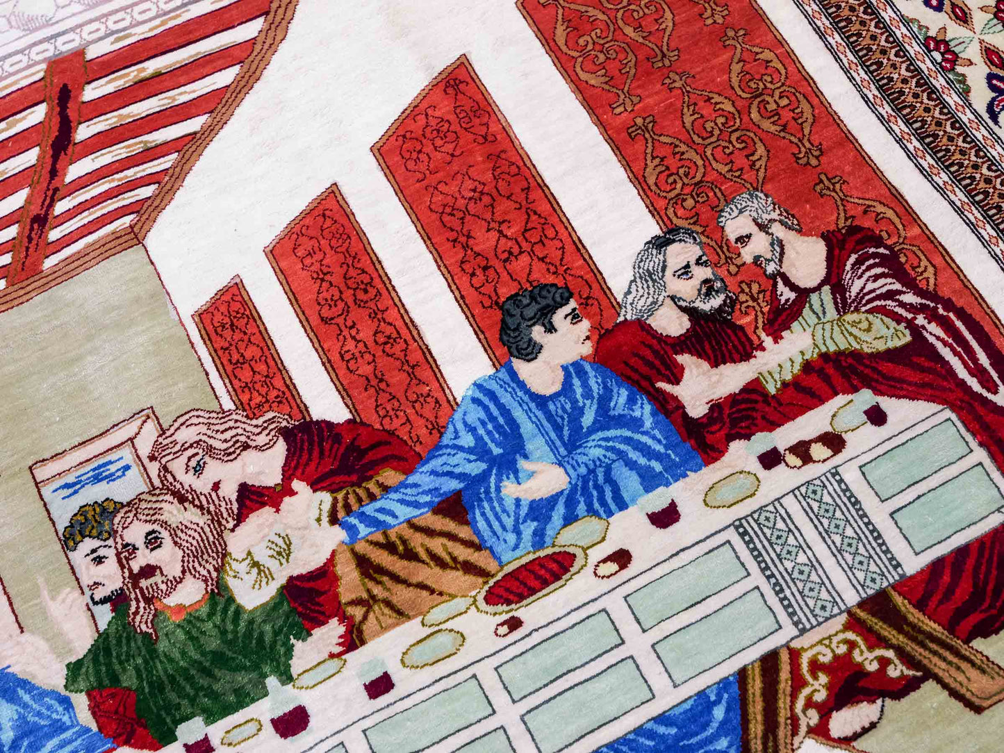 Sehr feiner, handgeknüpfter Khademi Ghom Perserteppich aus Seide, creme. 152x101 cm. Verkauf durch Jupiter Intl.