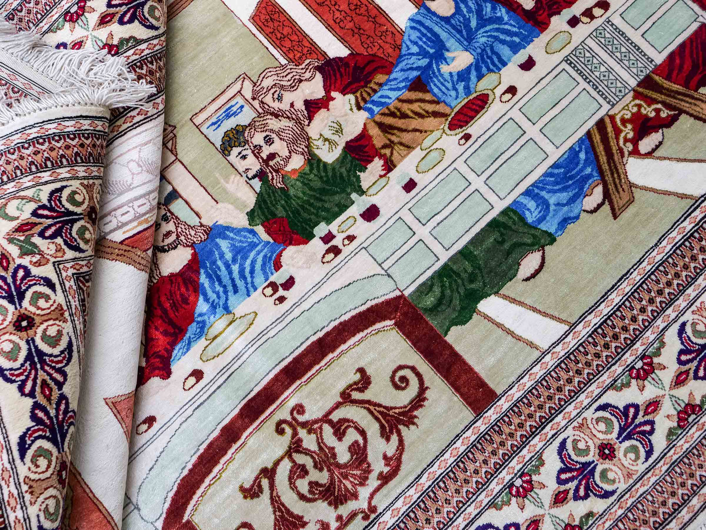 Sehr feiner, handgeknüpfter Khademi Ghom Perserteppich aus Seide, creme. 152x101 cm. Verkauf durch Jupiter Intl.