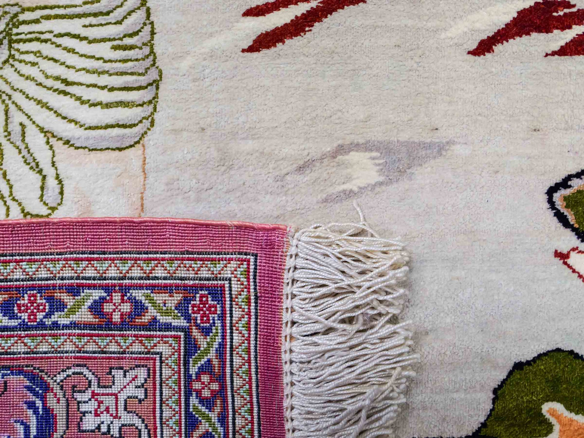 Sehr feiner, handgeknüpfter Khademi Ghom Perserteppich aus Seide, rosa, pink, blau. 152x101 cm. Verkauf durch Jupiter Intl.