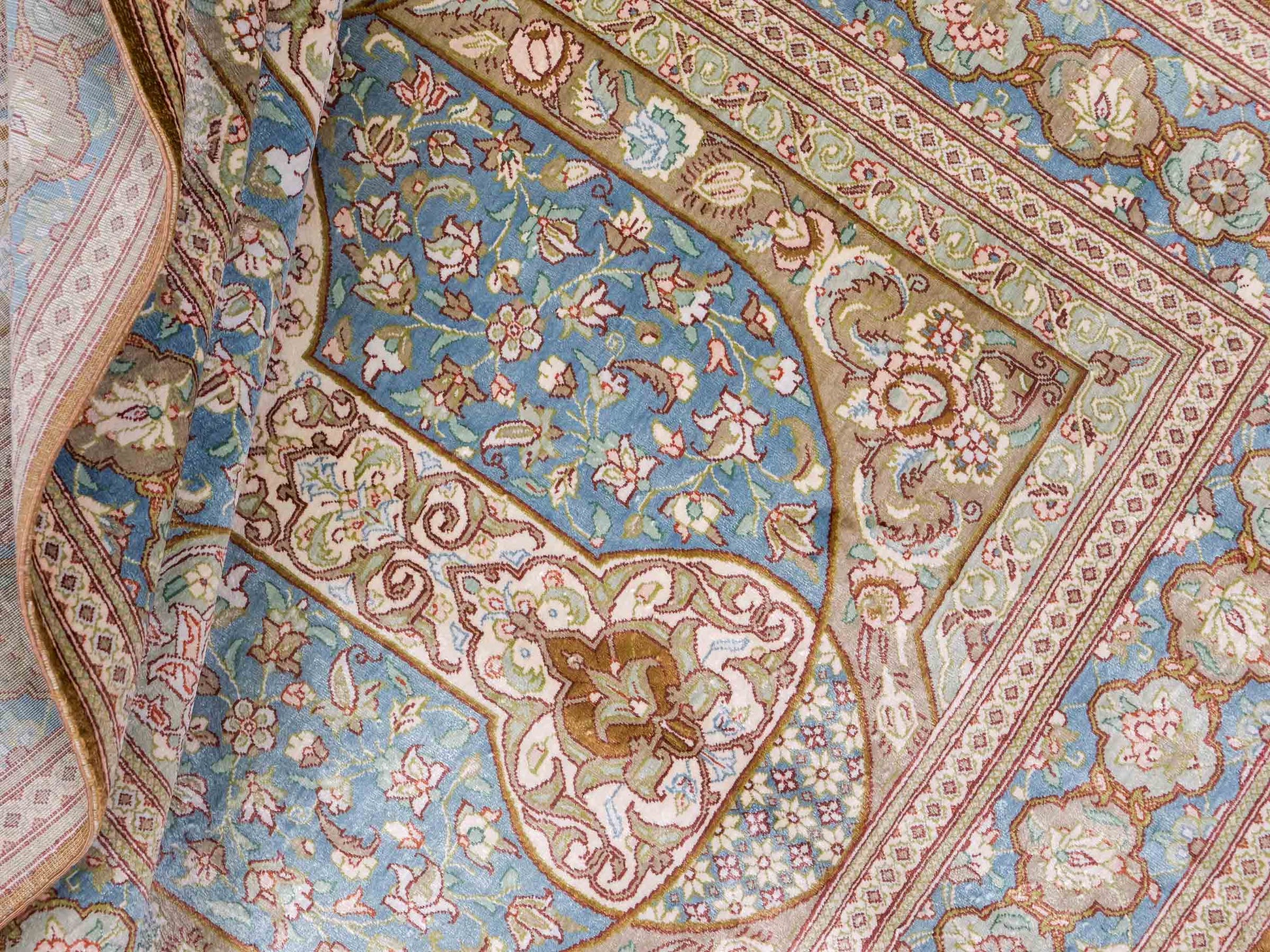 Sehr feiner, handgeknüpfter Khademi Ghom Perserteppich aus Seide, braun, blau. 148x98 cm. Vertrieb durch Jupiter Intl.
