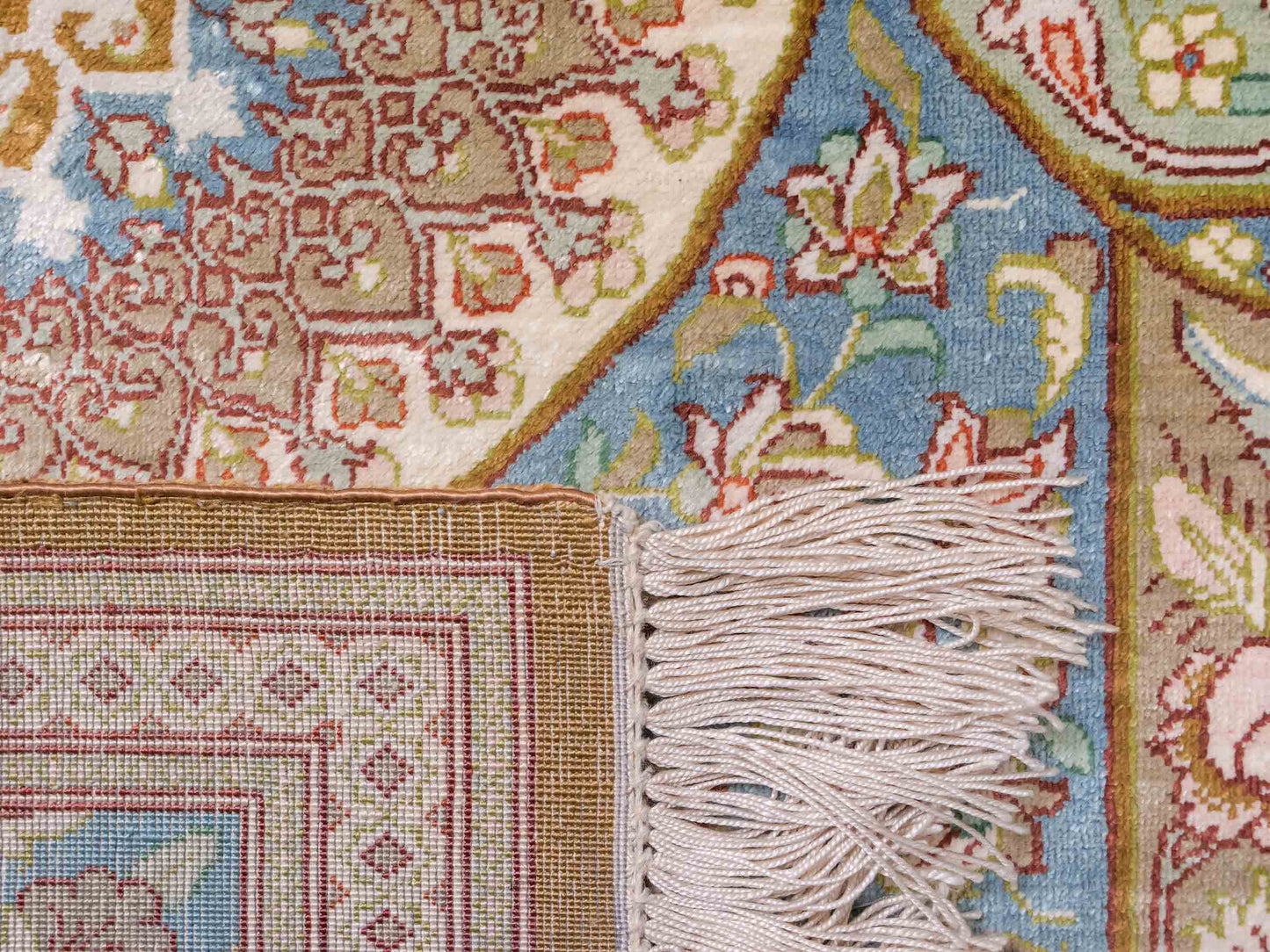 Sehr feiner, handgeknüpfter Khademi Ghom Perserteppich aus Seide, braun, blau. 148x98 cm. Vertrieb durch Jupiter Intl.