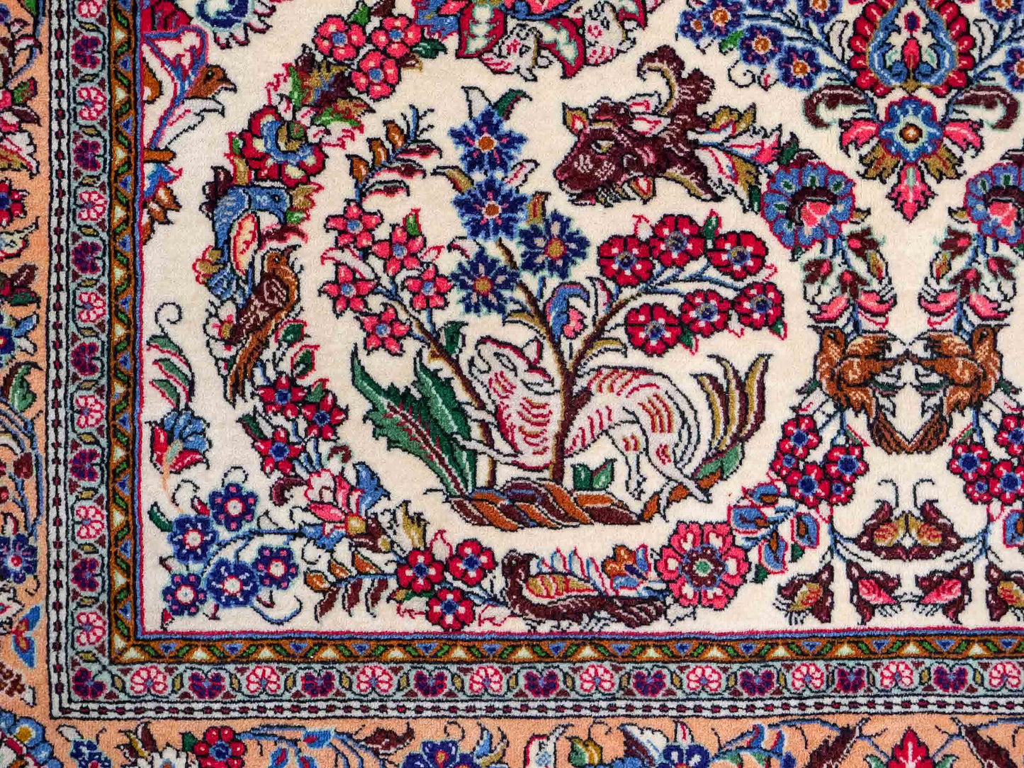 Feiner, handgeknüpfter Ilam Perserteppich aus Wolle von Khademi, creme, beige. 203x130 cm. Verkauf durch Jupiter Intl.