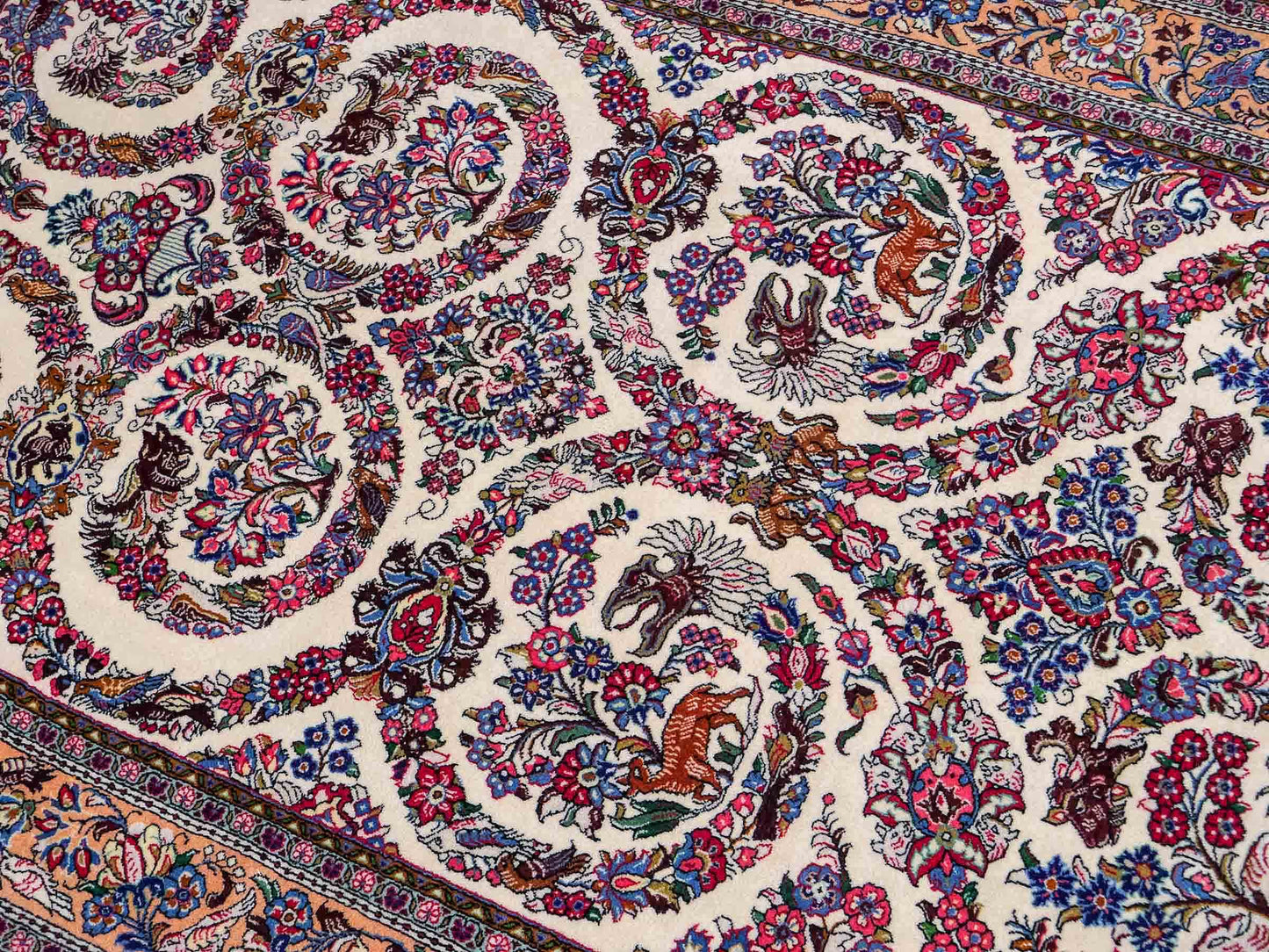 Feiner, handgeknüpfter Ilam Perserteppich aus Wolle von Khademi, creme, beige. 203x130 cm. Verkauf durch Jupiter Intl.