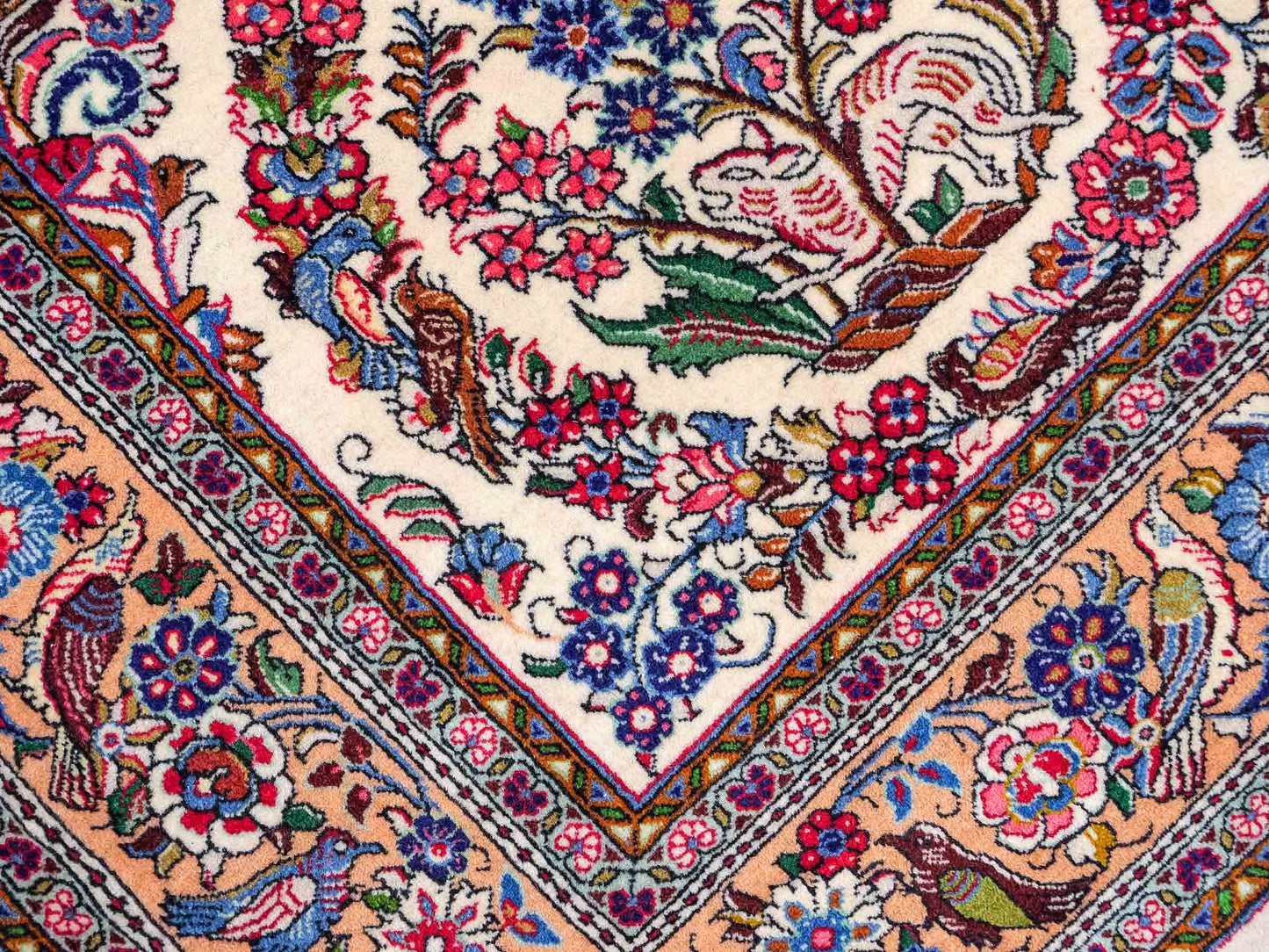 Feiner, handgeknüpfter Ilam Perserteppich aus Wolle von Khademi, creme, beige. 203x130 cm. Verkauf durch Jupiter Intl.