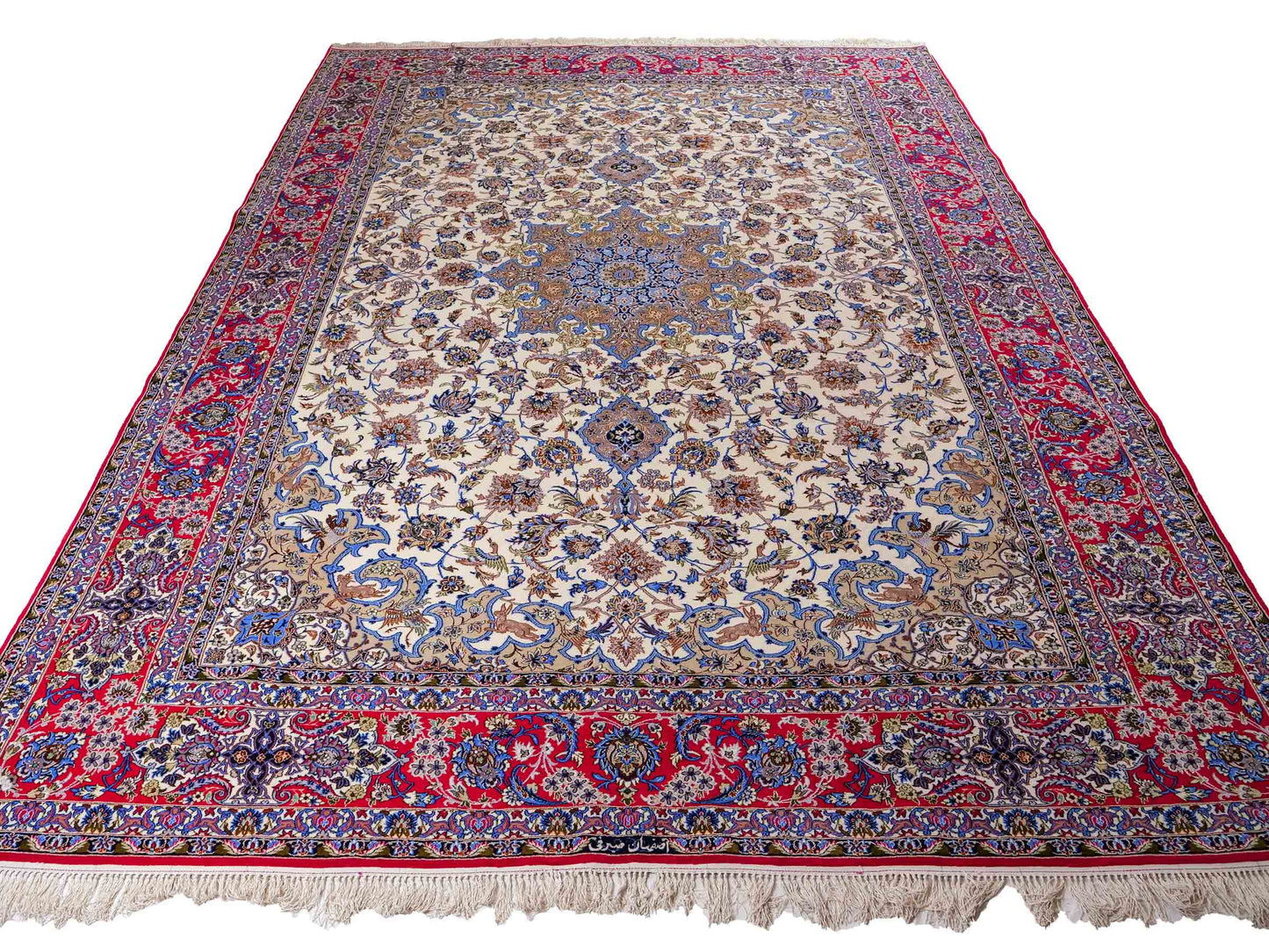 Sehr feiner, handgeknüpfter Isfahan Perserteppich aus Wolle und Seide mit Seidenkette von Khademi. Größe: 365 x 258 cm. Farbe: Weiß, creme, rot, blau. Verkauf durch JUPITER Intl.