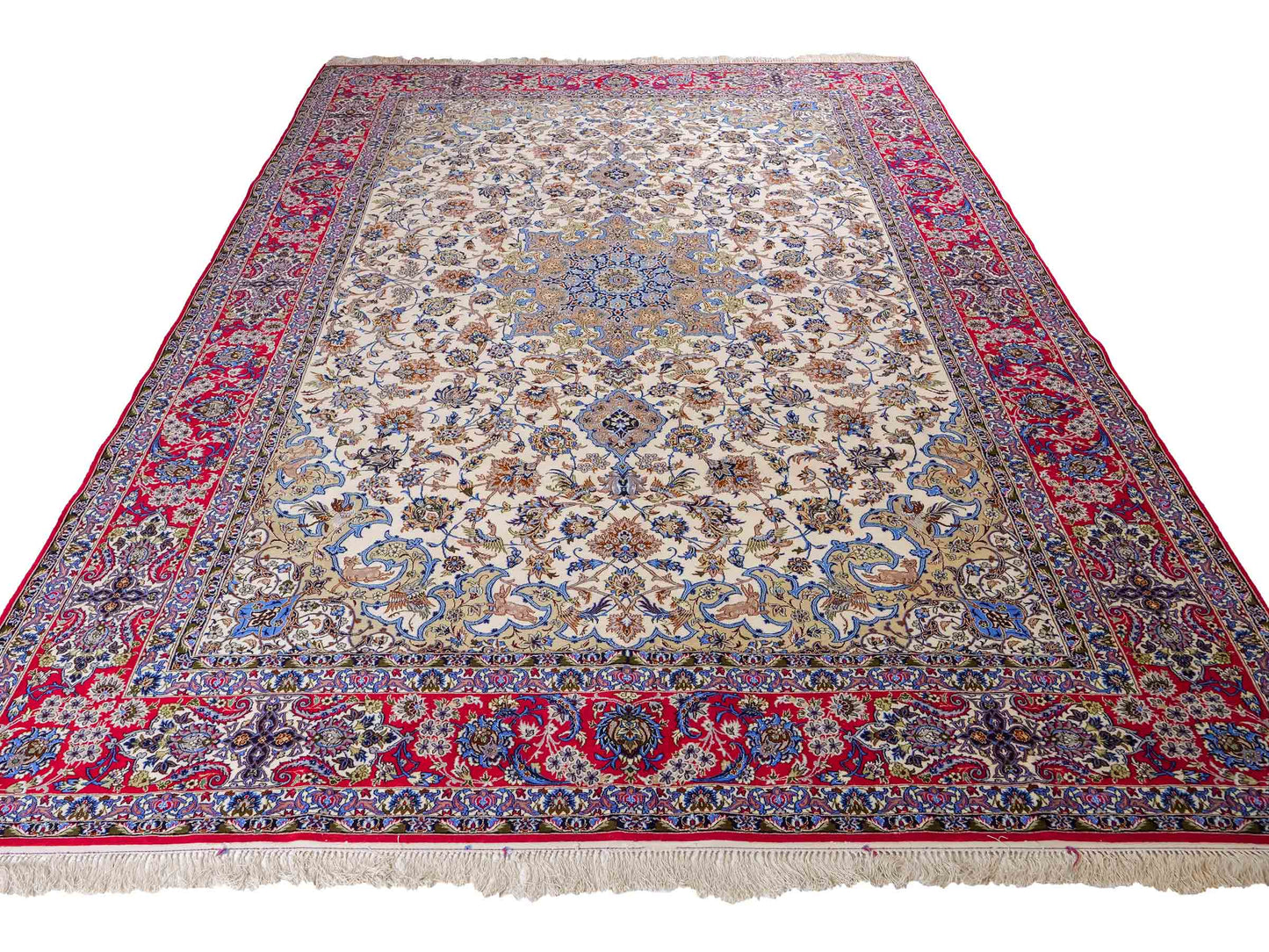 Sehr feiner, handgeknüpfter Isfahan Perserteppich aus Wolle und Seide mit Seidenkette von Khademi. Größe: 365 x 258 cm. Farbe: Weiß, creme, rot, blau. Verkauf durch JUPITER Intl.