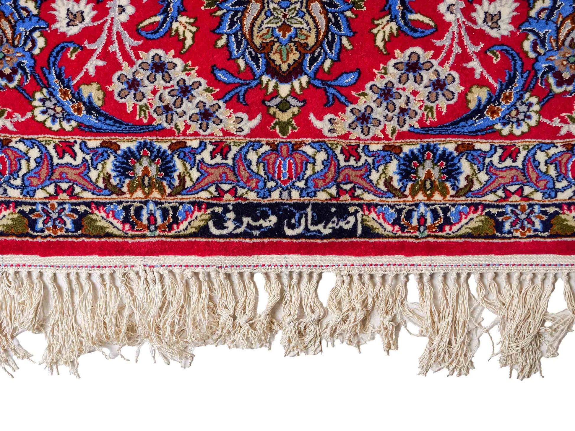 Sehr feiner, handgeknüpfter Isfahan Perserteppich aus Wolle und Seide mit Seidenkette von Khademi. Größe: 365 x 258 cm. Farbe: Weiß, creme, rot, blau. Verkauf durch JUPITER Intl.