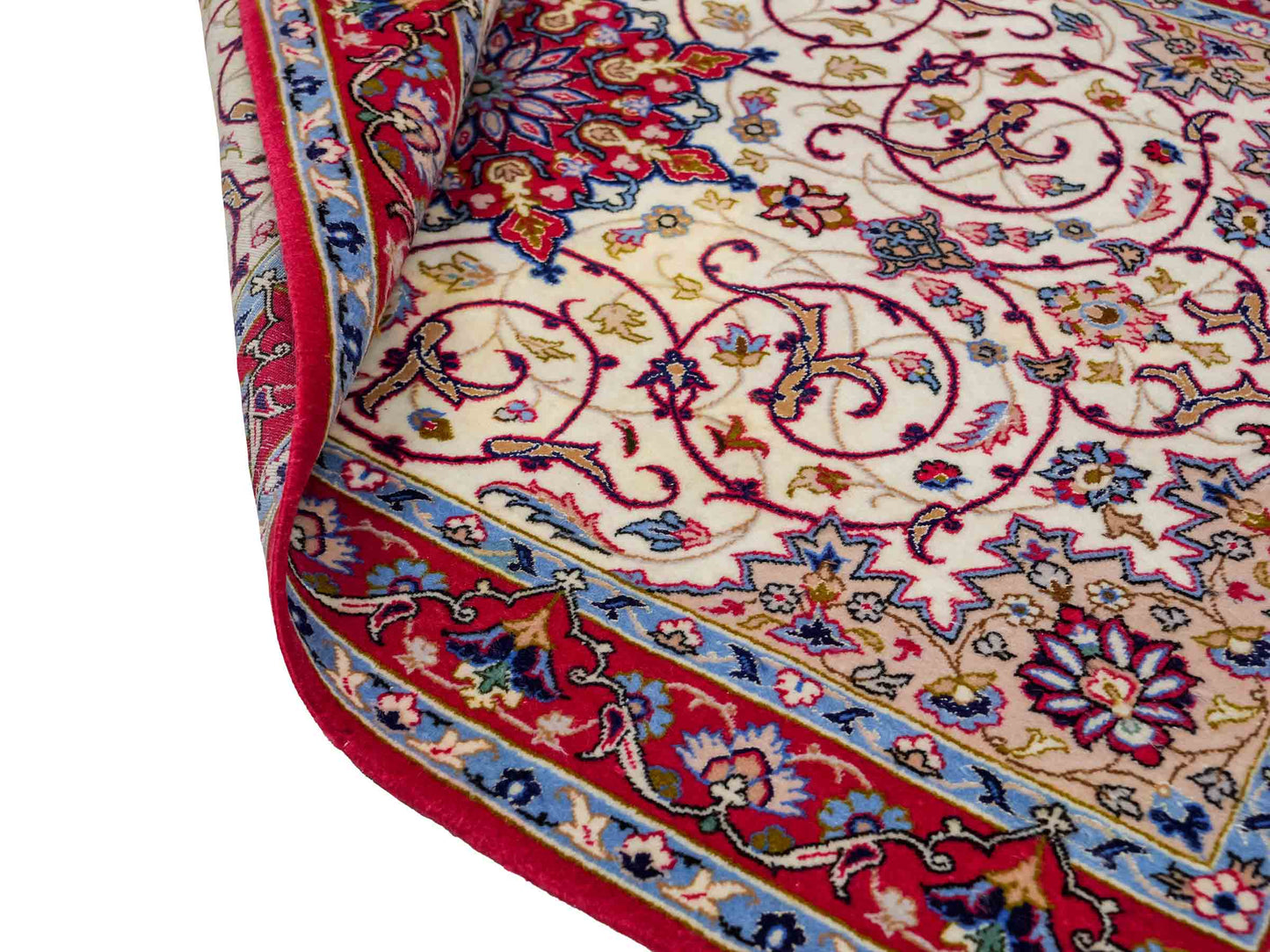 Sehr feiner, handgeknüpfter Isfahan Perserteppich aus Wolle mit Seide von Khademi. Farbe: Cremeweiß, rot. Größe: 100 x 65 cm. Vertrieb durch JUPITER Intl.