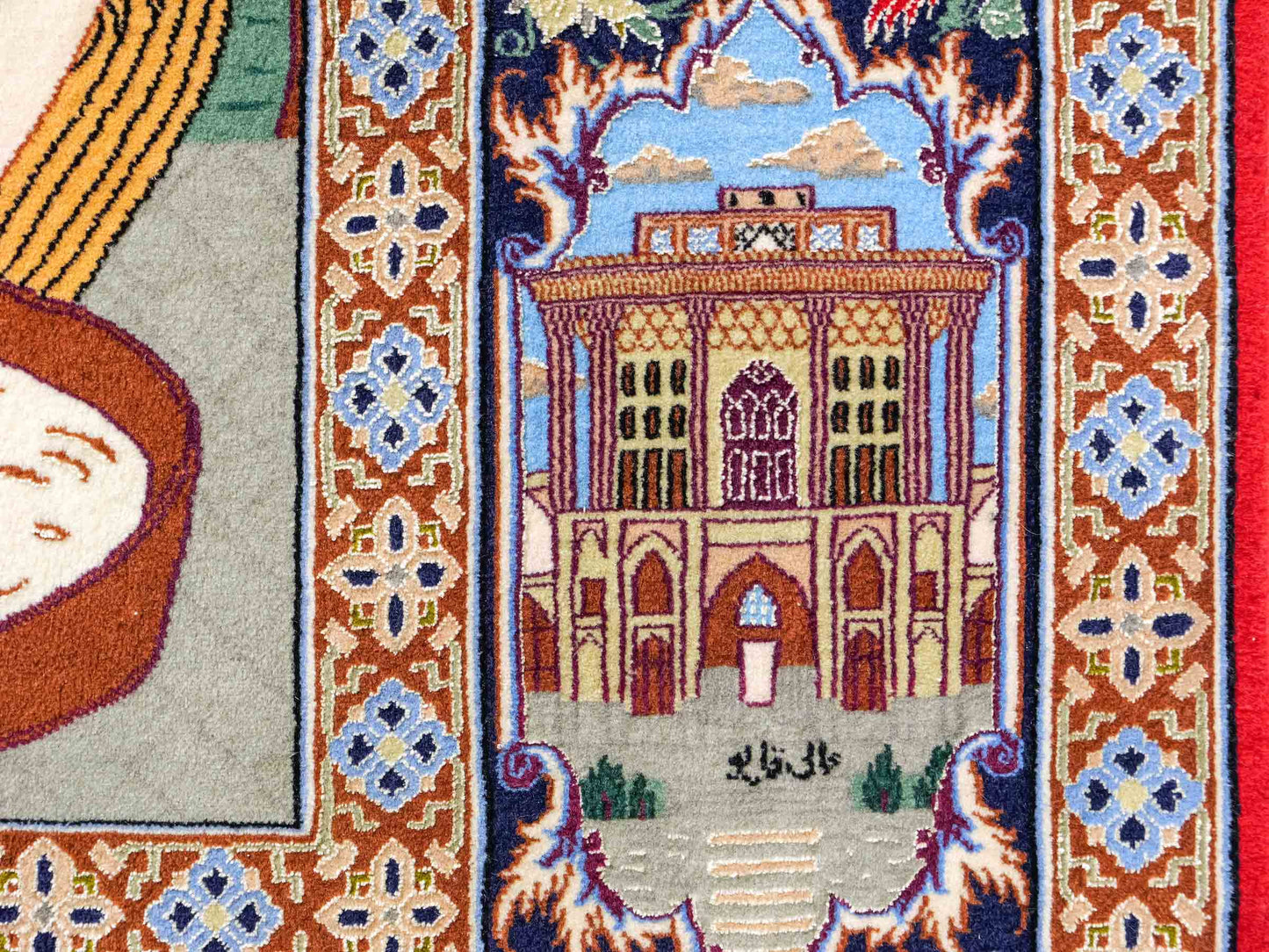 Sehr feiner, handgeknüpfter Khademi Isfahan aus Wolle mit Seide, multicolor. 239x155 cm. Vertrieb durch Jupiter Intl.