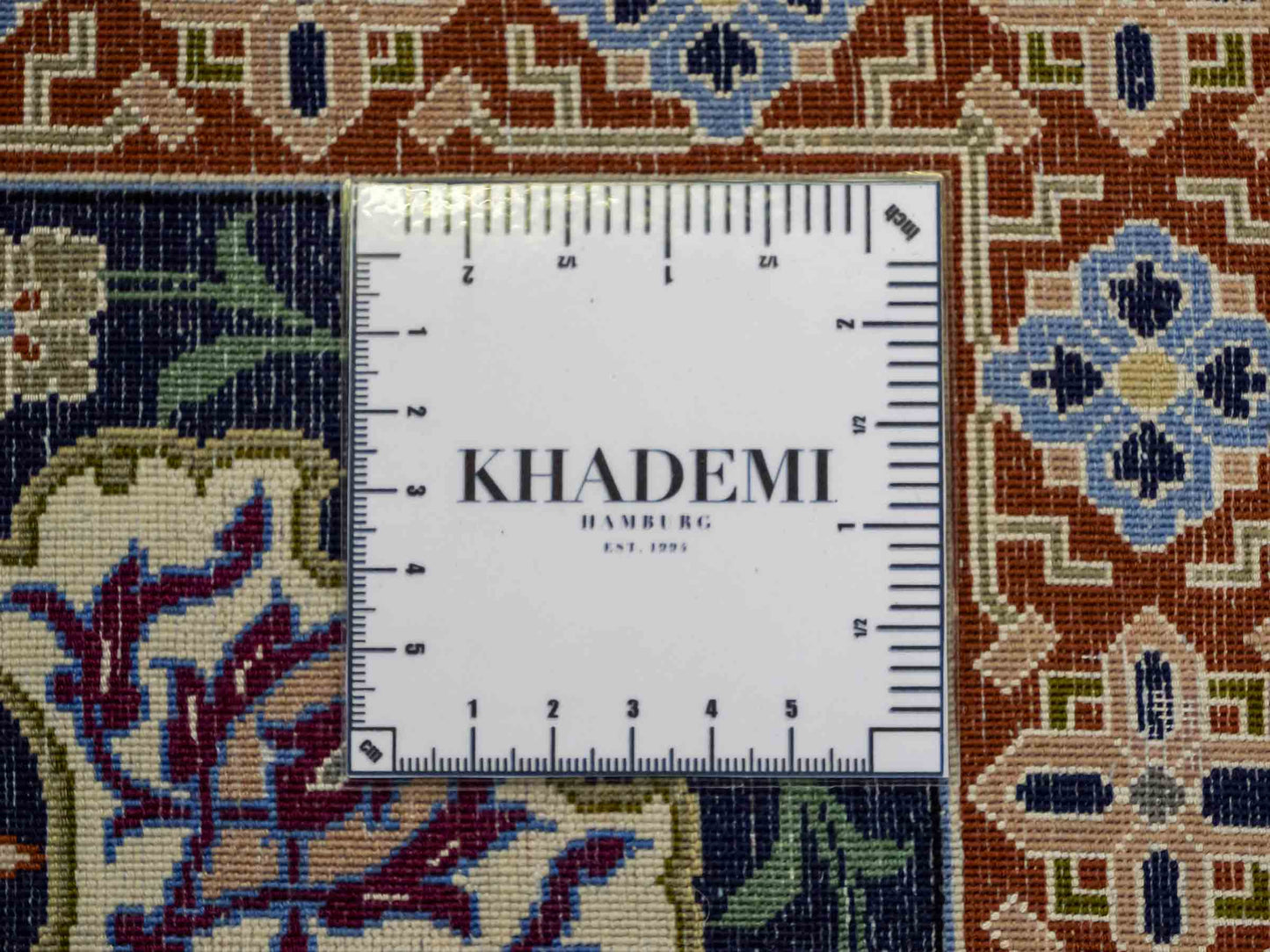 Sehr feiner, handgeknüpfter Khademi Isfahan aus Wolle mit Seide, multicolor. 239x155 cm. Vertrieb durch Jupiter Intl.