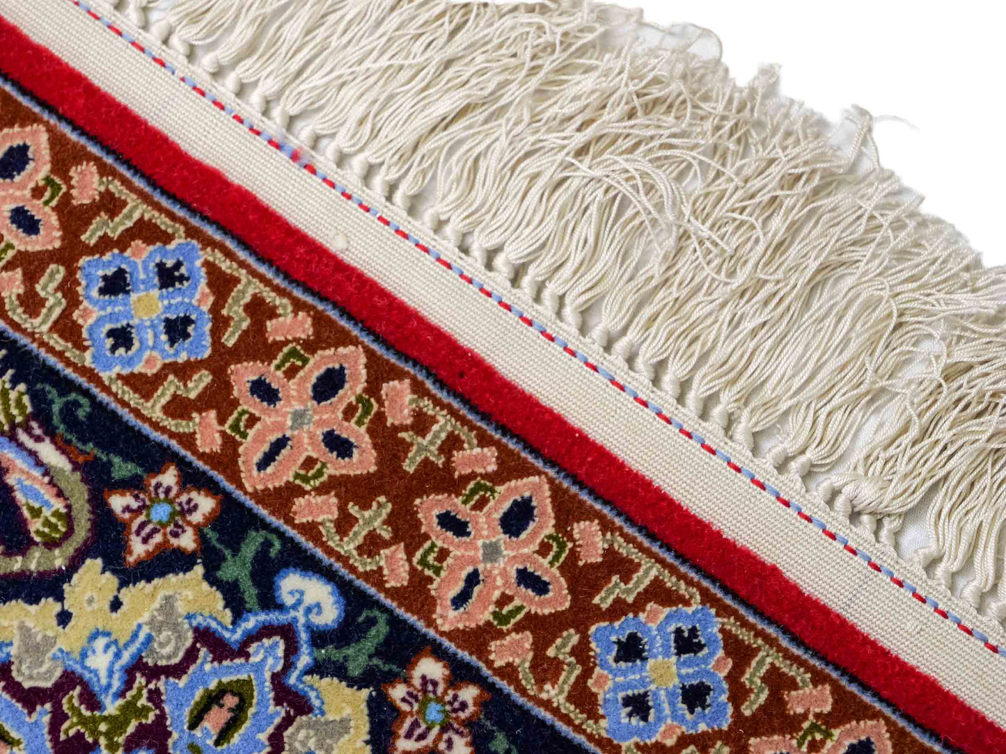 Sehr feiner, handgeknüpfter Khademi Isfahan aus Wolle mit Seide, multicolor. 239x155 cm. Vertrieb durch Jupiter Intl.