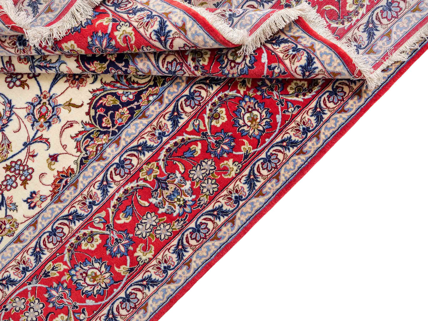 Sehr feiner, handgeknüpfter Isfahan Perserteppich aus Wolle mit Seide von Khademi. Farbe: Cremeweiß, rot, blau. Größe: 312 x 207 cm. Vertrieb durch JUPITER Intl.