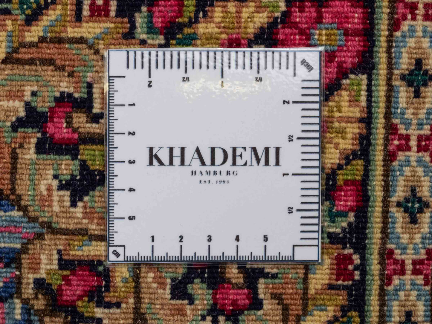 Feiner, handgeknüpfter Kerman Perserteppich aus Wolle von Khademi, creme, beige. 0,54 x 0,53 m. Vertrieb durch JUPITER Intl.