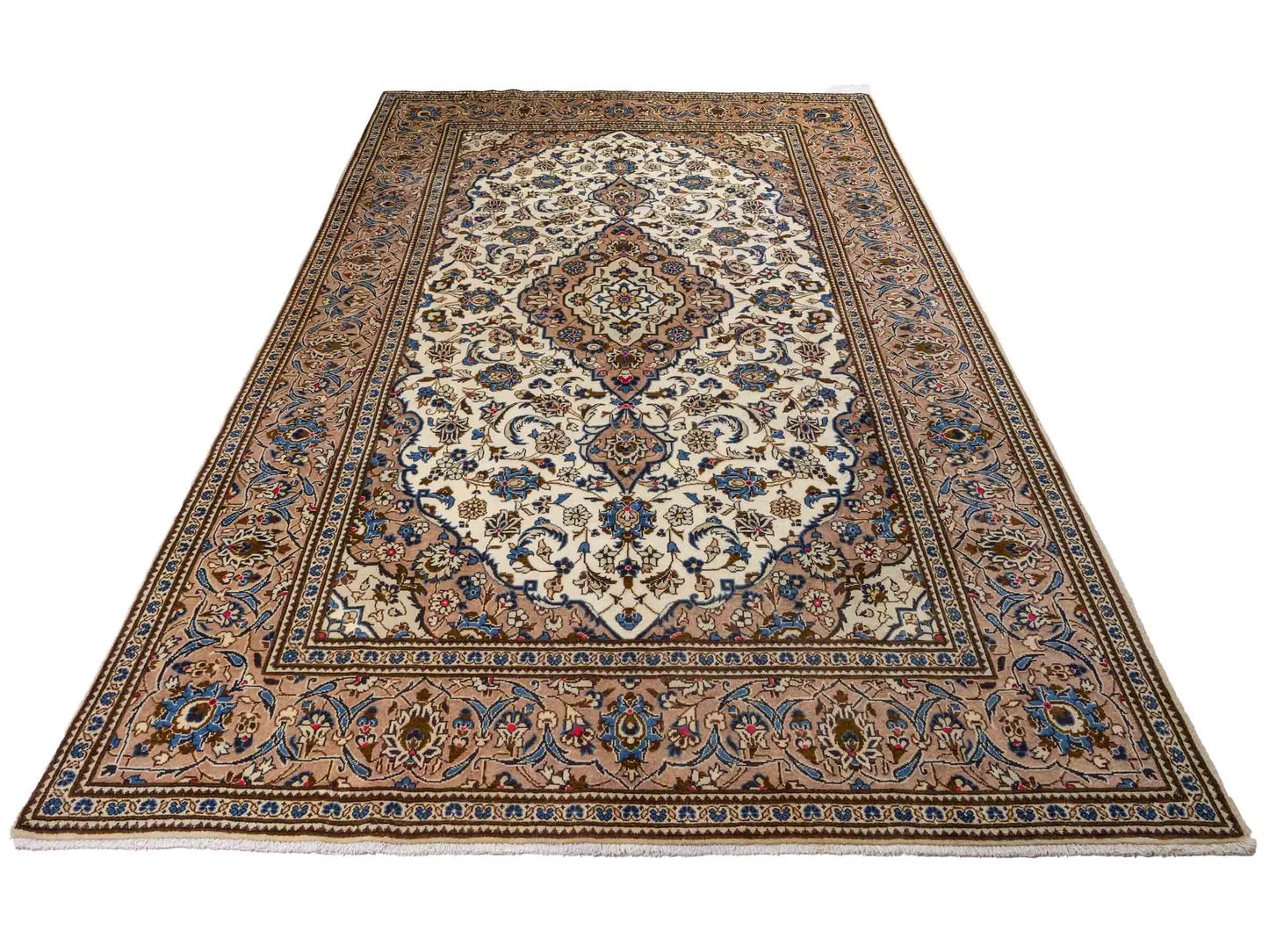 Feiner, handgeknüpfter Keshan Perserteppich aus reiner Wolle mit Medaillon von Khademi. Größe: 302 x 191 cm. Farbe: Weiß, creme, beige. RB3-4217. Ursprung: Iran / Persien. Verkauf durch JUPITER Intl.