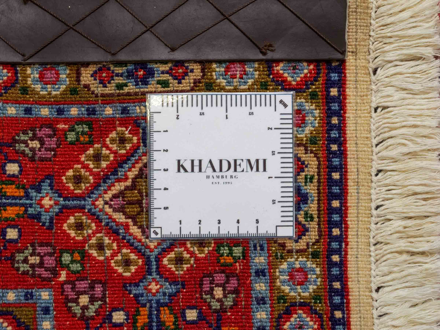 Feiner, handgeknüpfter Moud Perserteppich aus reiner Wolle mit Medaillon von Khademi. Größe: 121 x 81 cm. Farbe: Rot, creme. RB3-12. Ursprung: Iran / Persien. Verkauf durch JUPITER Intl.