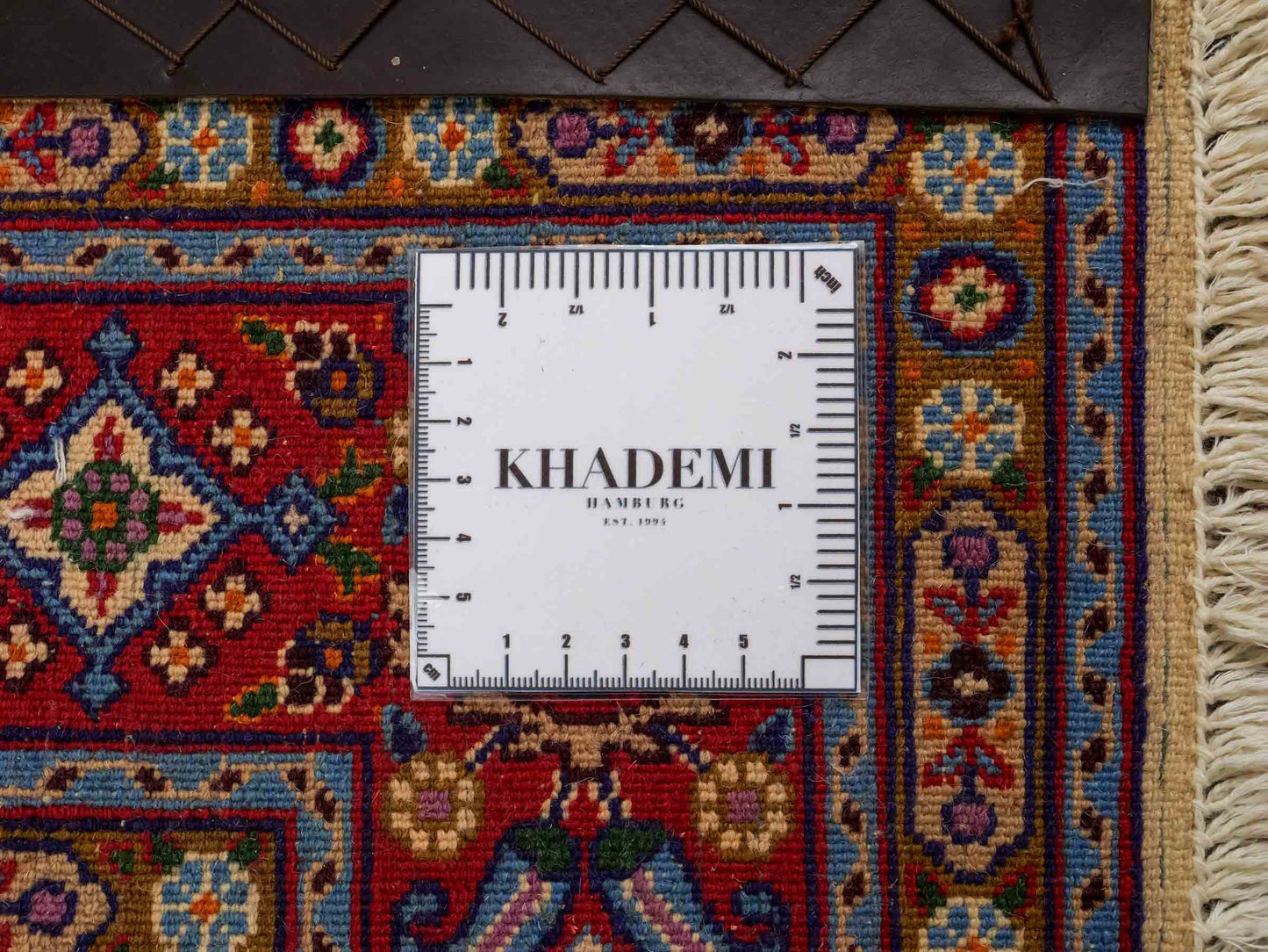 Feiner, handgeknüpfter Moud Perserteppich aus reiner Wolle mit Medaillon von Khademi. Größe: 145 x 100 cm. Farbe: Rot, creme. RB3-11B. Ursprung: Iran / Persien. Verkauf durch JUPITER Intl.