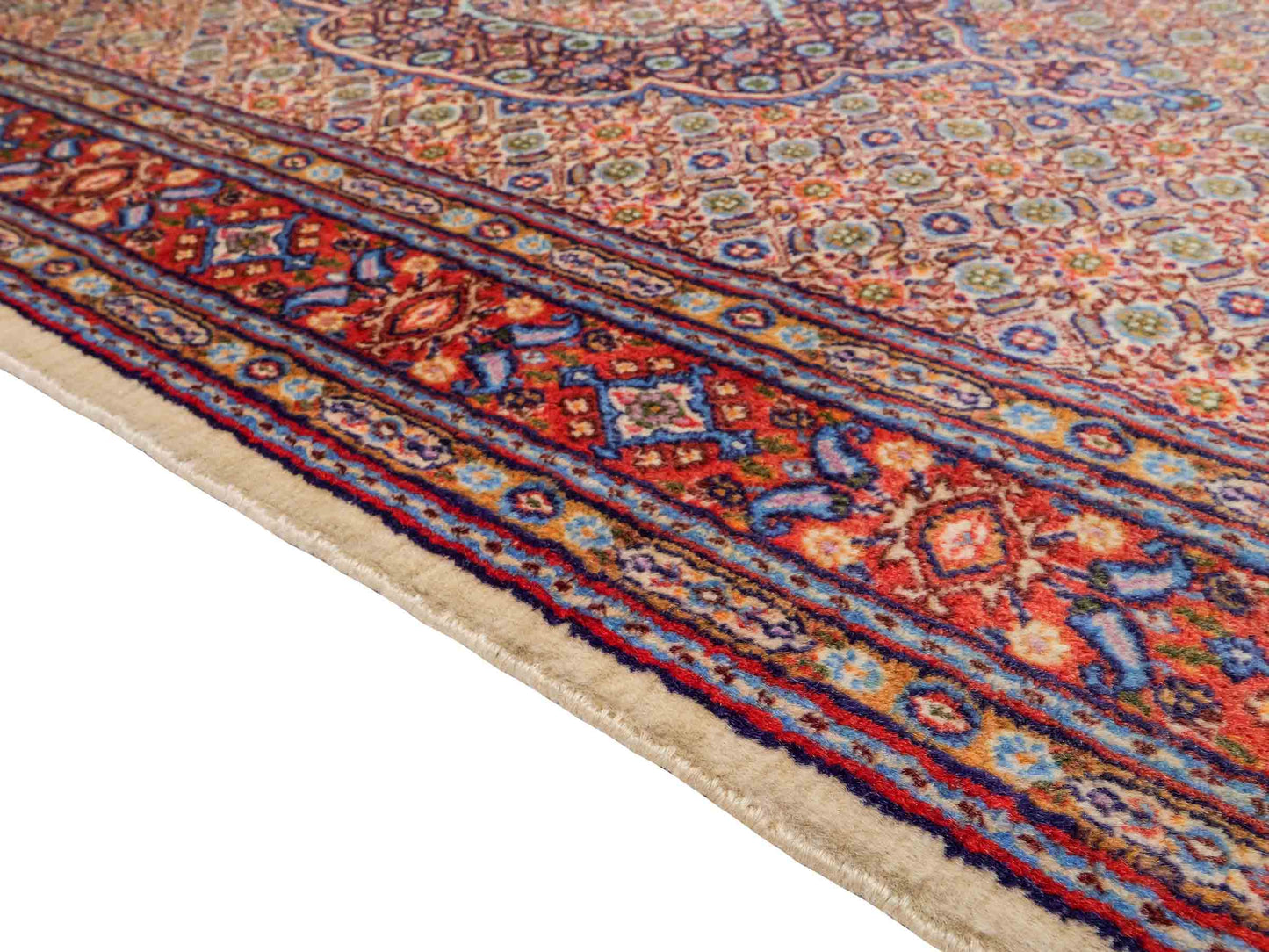 Feiner, handgeknüpfter Moud Perserteppich aus reiner Wolle mit Medaillon von Khademi. Größe: 145 x 100 cm. Farbe: Rot, creme. RB3-11B. Ursprung: Iran / Persien. Verkauf durch JUPITER Intl.