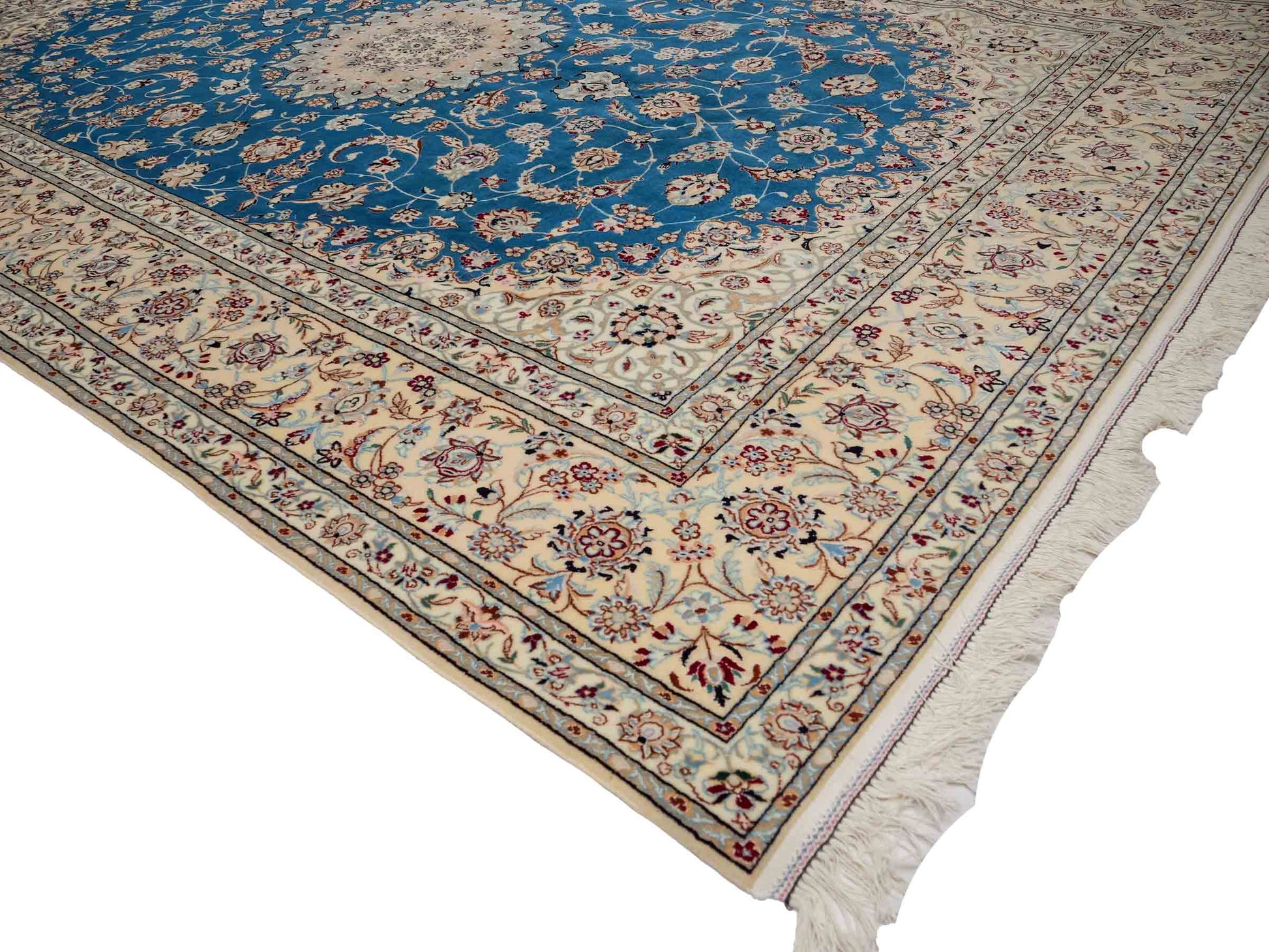 Sehr feiner, handgeknüpfter Nain 6La Perserteppich aus Wolle mit Seide von Khademi. Größe: 304 x 206 cm. Farbe: Weiß, creme, blau. Verkauf durch JUPITER Intl.