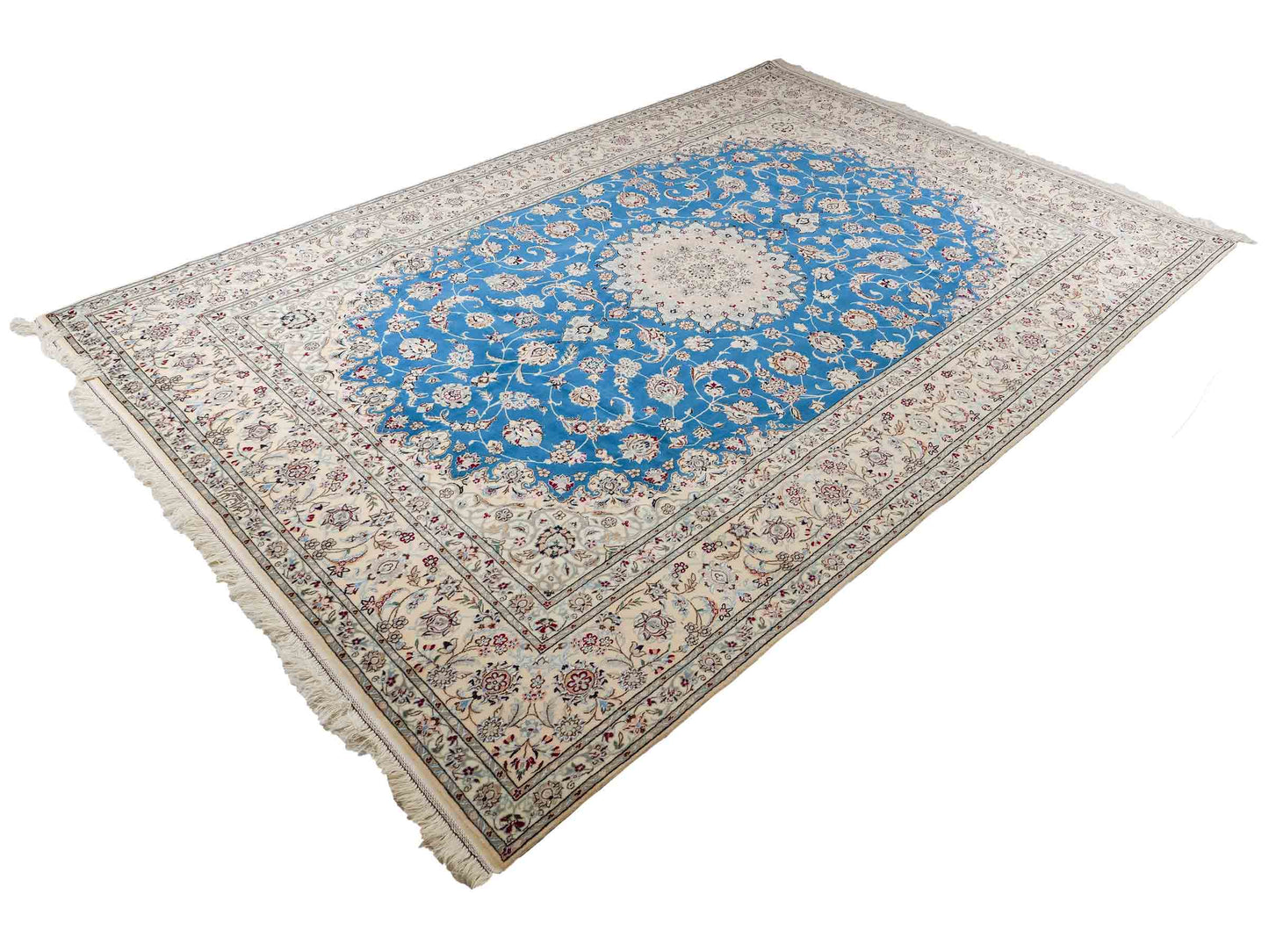 Sehr feiner, handgeknüpfter Nain 6La Perserteppich aus Wolle mit Seide von Khademi. Größe: 304 x 206 cm. Farbe: Weiß, creme, blau. Verkauf durch JUPITER Intl.