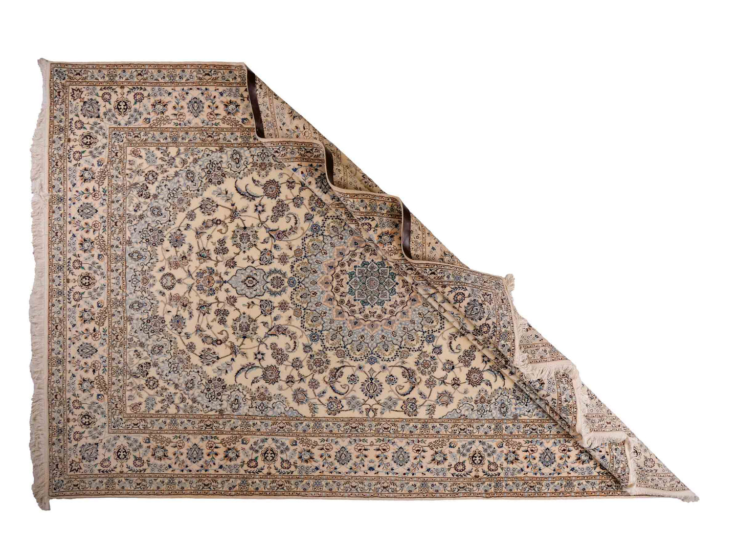 Sehr feiner, handgeknüpfter Nain 6La Perserteppich aus Wolle mit Seide von Khademi. Größe: 303 x 205 cm. Farbe: Weiß, creme, blau. Verkauf durch JUPITER Intl.