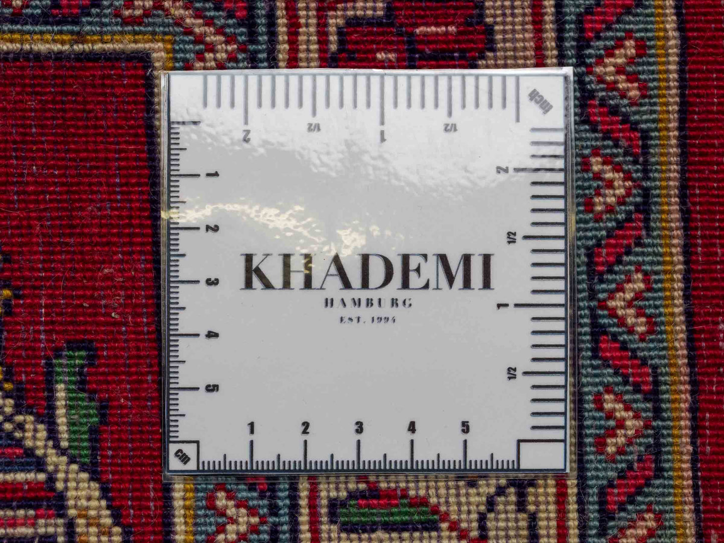 Feiner, handgeknüpfter Sarough Perserteppich aus Wolle von Khademi, rot. 0,84 x 0,69 m. Vertrieb durch JUPITER Intl.