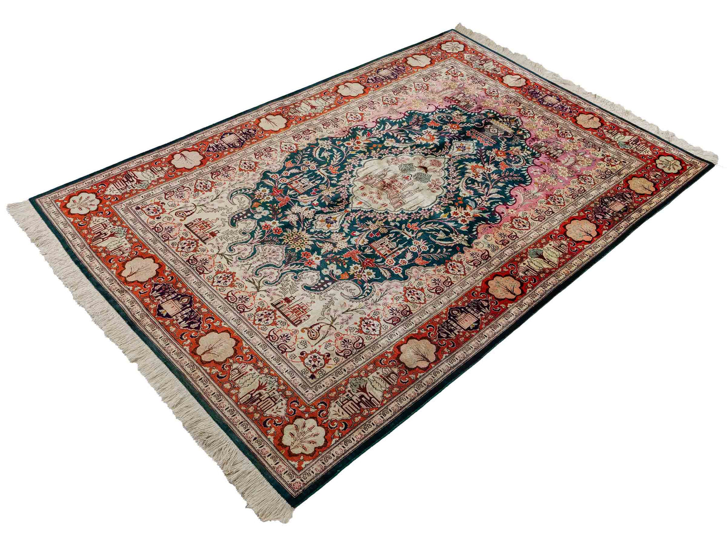 Sehr feiner, handgeknüpfter Ghom Seidenteppich aus reiner Seide mit Medaillon von Khademi. Größe: 198 x 133 cm. Farbe: Grün, orange. RB3-1605. Ursprung: Iran / Persien. Verkauf durch JUPITER Intl.