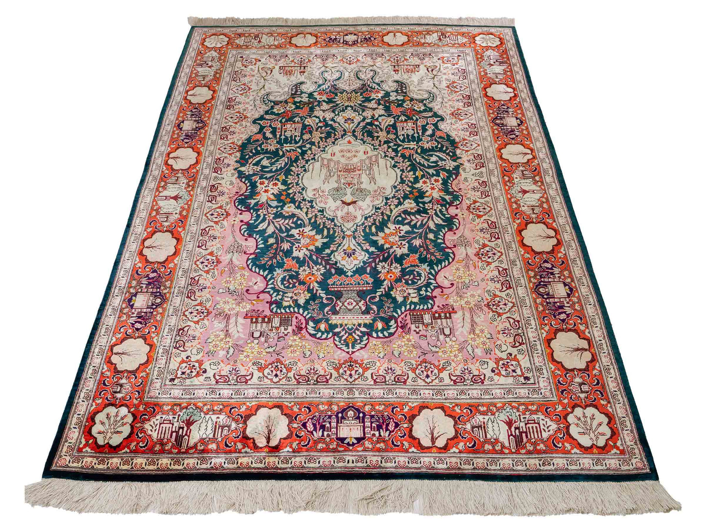 Sehr feiner, handgeknüpfter Ghom Seidenteppich aus reiner Seide mit Medaillon von Khademi. Größe: 198 x 133 cm. Farbe: Grün, orange. RB3-1605. Ursprung: Iran / Persien. Verkauf durch JUPITER Intl.