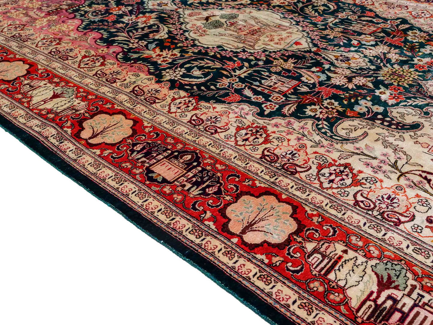 Sehr feiner, handgeknüpfter Ghom Seidenteppich aus reiner Seide mit Medaillon von Khademi. Größe: 198 x 133 cm. Farbe: Grün, orange. RB3-1605. Ursprung: Iran / Persien. Verkauf durch JUPITER Intl.