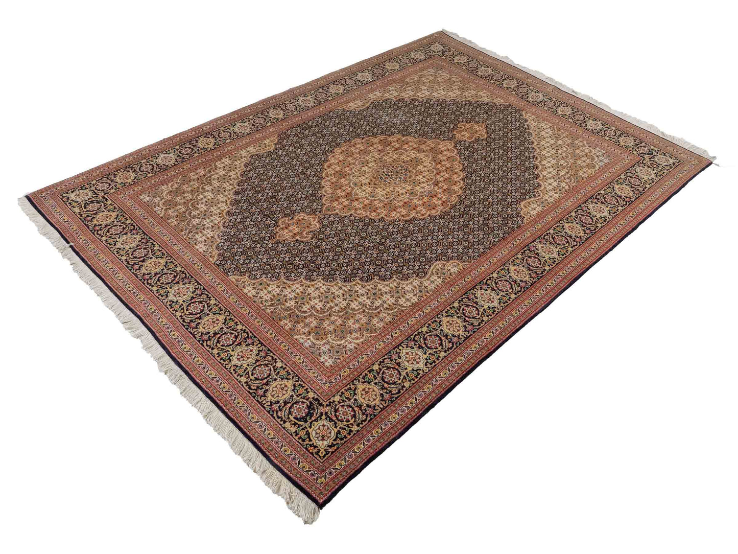 Sehr feiner, handgeknüpfter Täbriz Mahi Perserteppich aus Wolle und Seide mit Medaillon von Khademi. Größe: 220 x 157 cm. Farbe: Blau, braun. RB3-49. Verkauf durch JUPITER Intl.