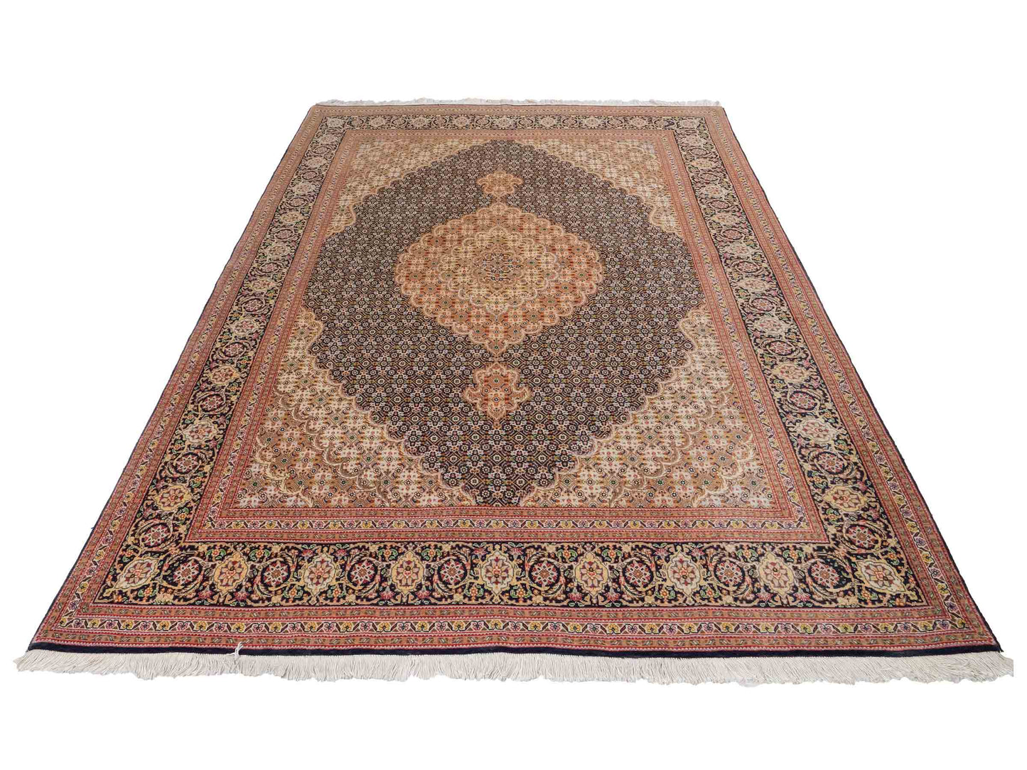 Sehr feiner, handgeknüpfter Täbriz Mahi Perserteppich aus Wolle und Seide mit Medaillon von Khademi. Größe: 220 x 157 cm. Farbe: Blau, braun. RB3-49. Verkauf durch JUPITER Intl.