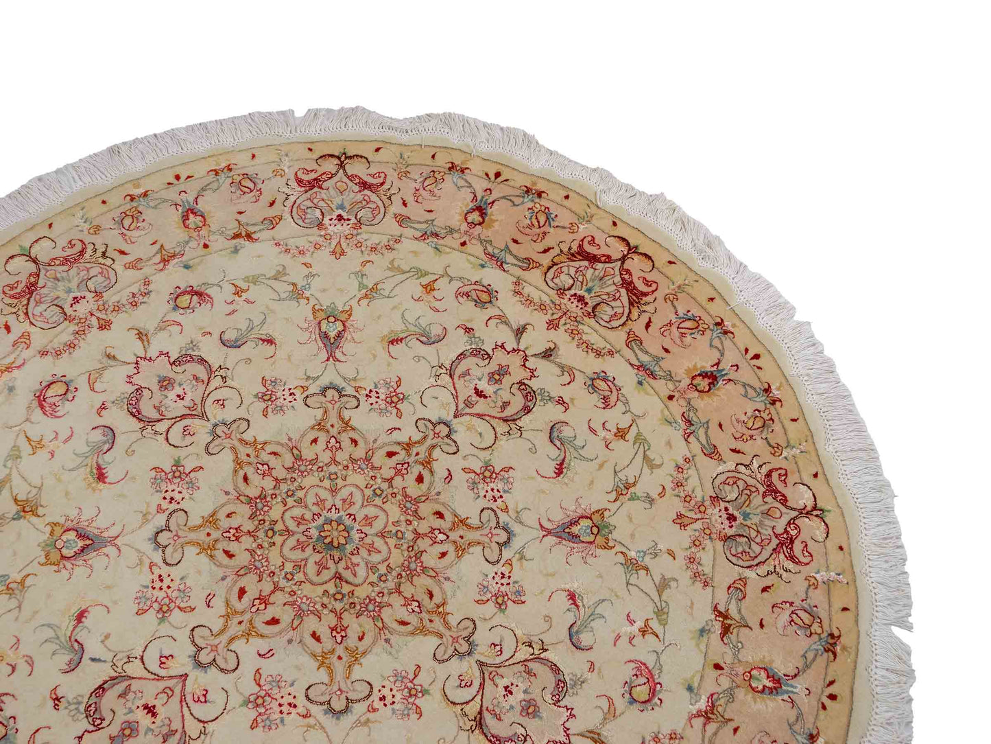 Sehr feiner, handgeknüpfter Täbriz Perserteppich aus Wolle und Seide mit von Khademi. Größe: 148 x 147cm. Farbe: Weiß, creme, rosa. Verkauf durch JUPITER Intl.