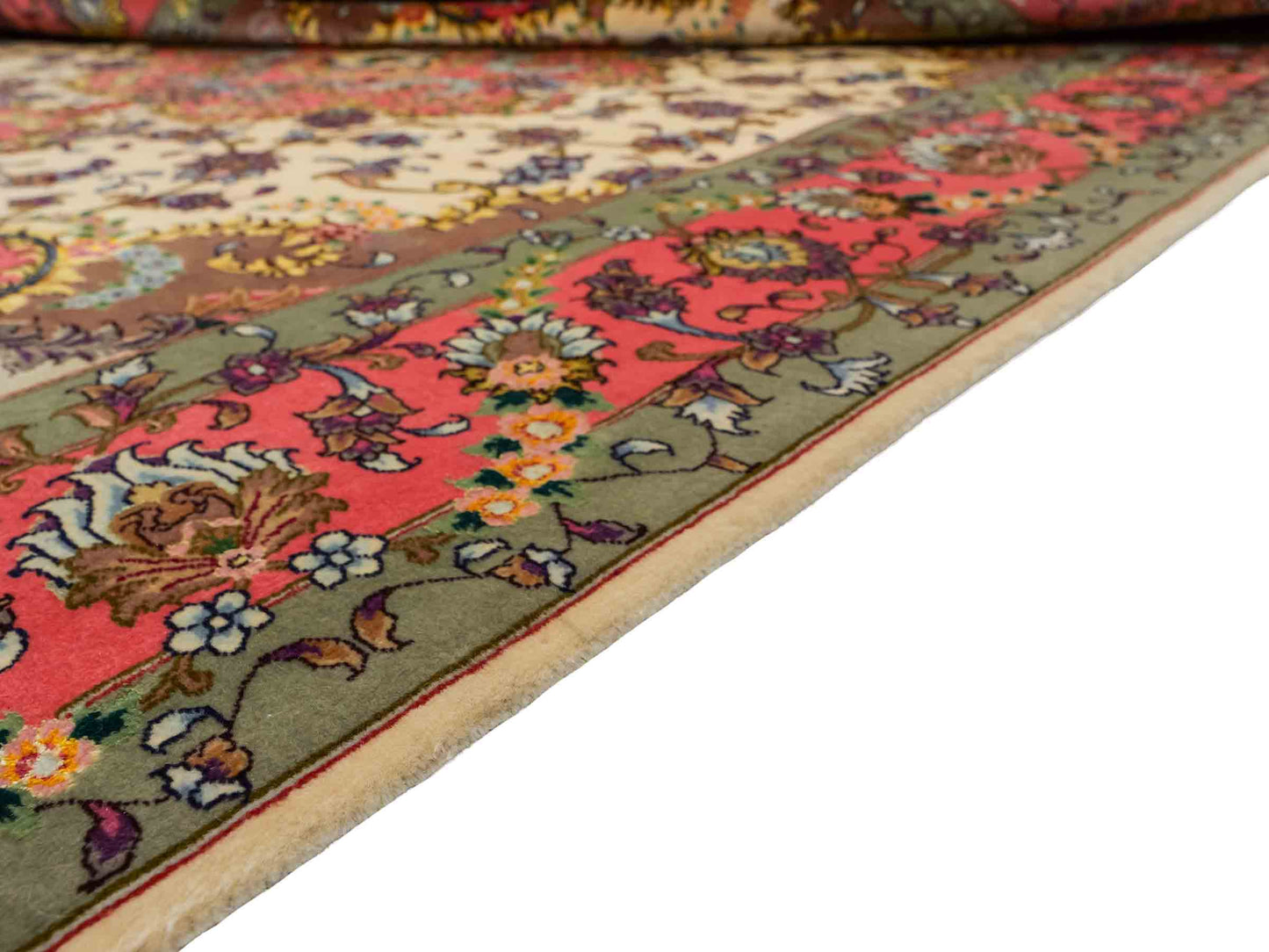 Sehr feiner, handgeknüpfter Khademi Täbriz Perserteppich aus Wolle mit Seide, creme, pink. 202x156 cm. Verkauf durch Jupiter Intl.