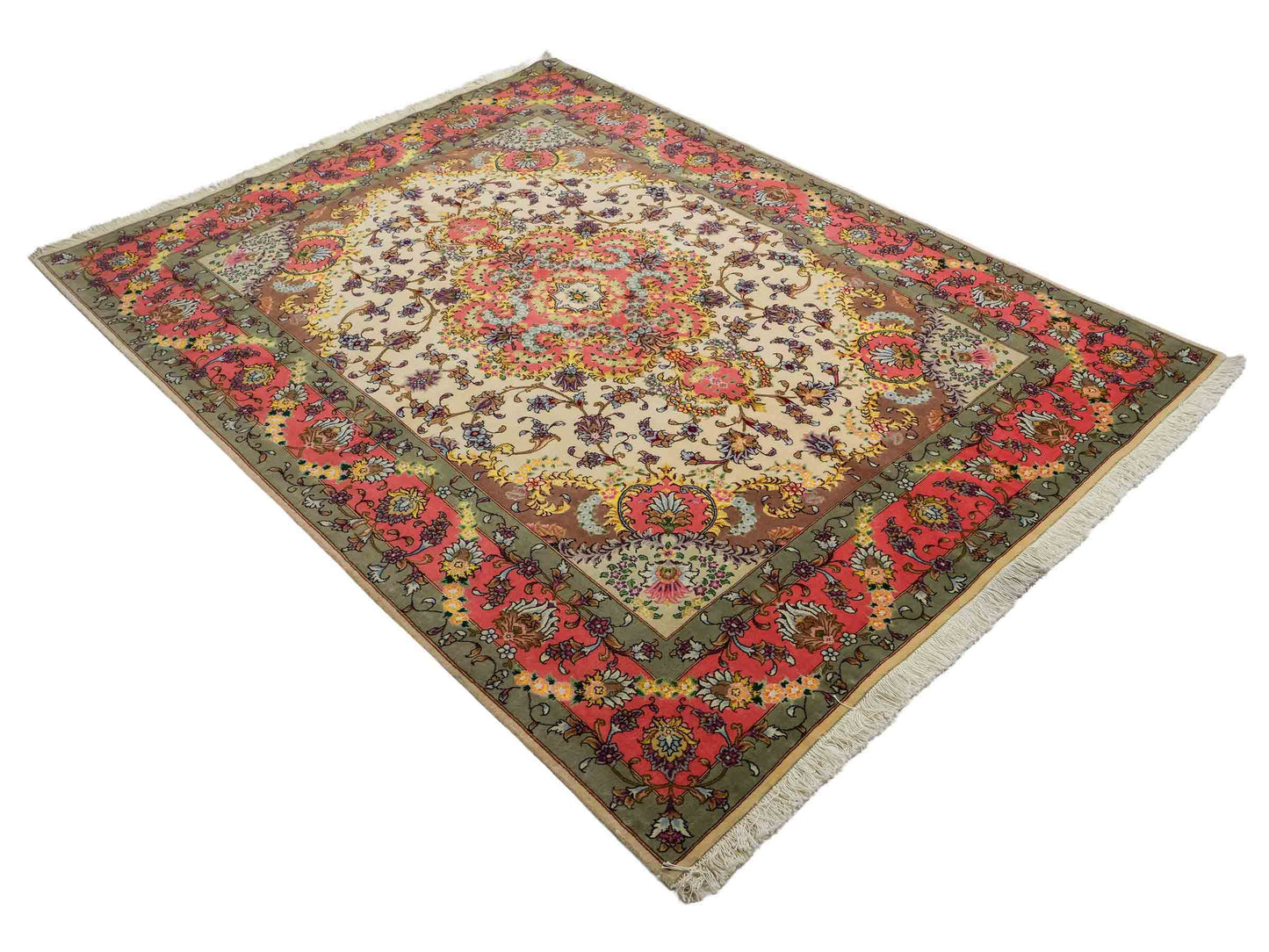 Sehr feiner, handgeknüpfter Khademi Täbriz Perserteppich aus Wolle mit Seide, creme, pink. 202x156 cm. Verkauf durch Jupiter Intl.