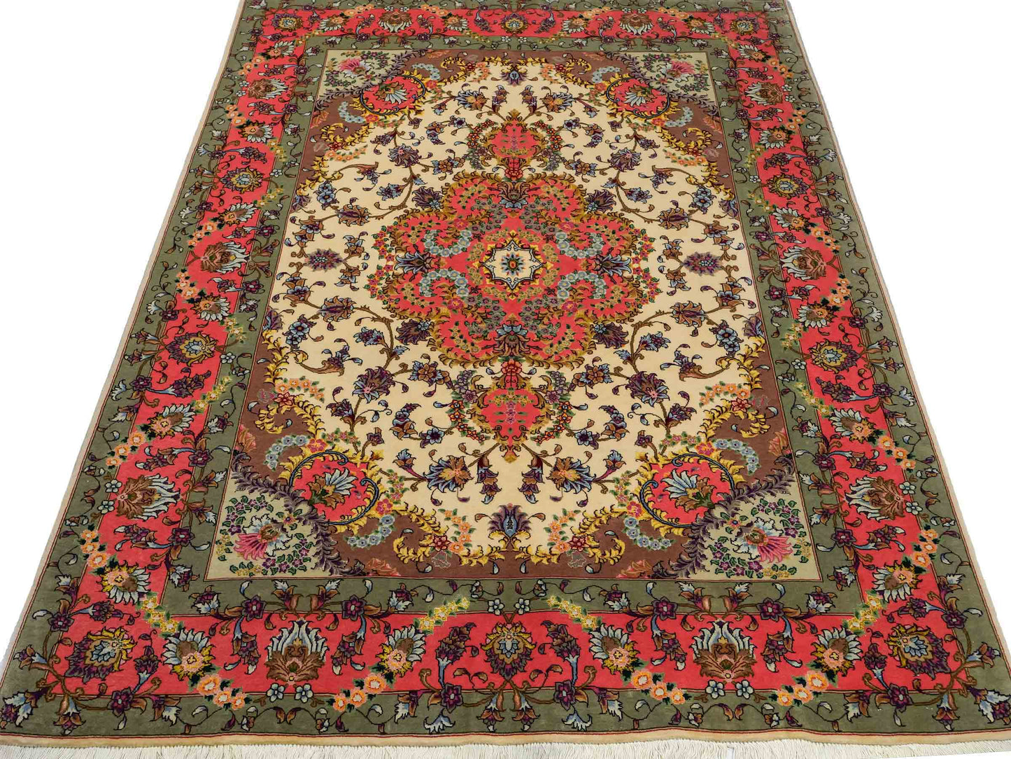 Sehr feiner, handgeknüpfter Khademi Täbriz Perserteppich aus Wolle mit Seide, creme, pink. 202x156 cm. Verkauf durch Jupiter Intl.