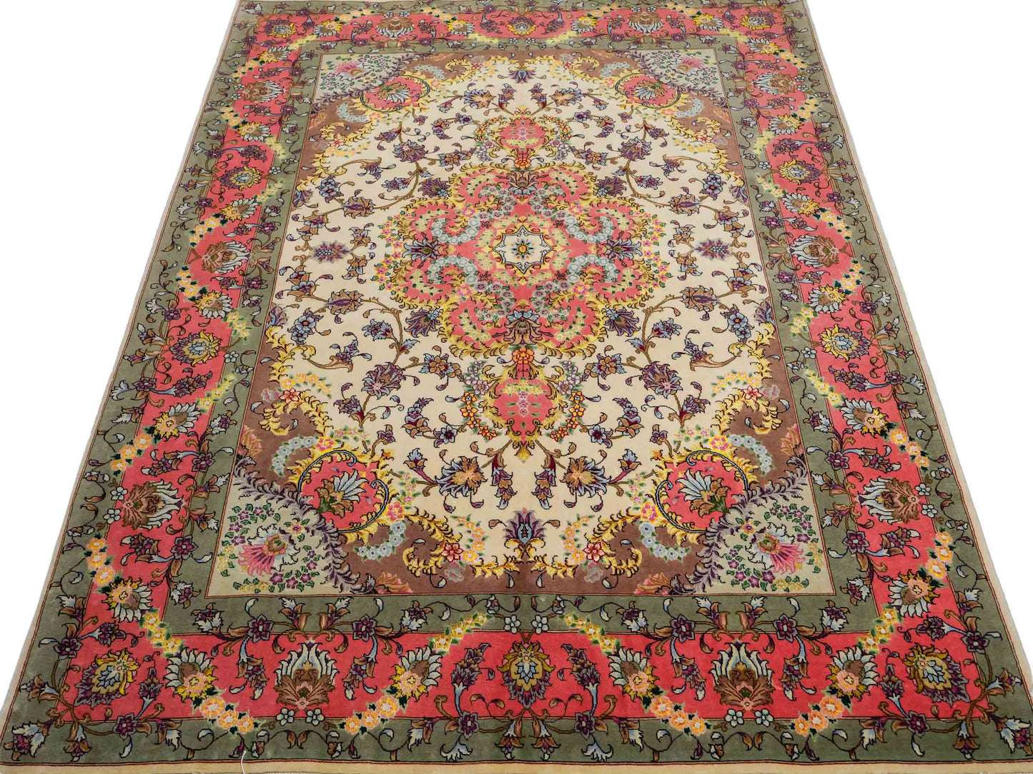Sehr feiner, handgeknüpfter Khademi Täbriz Perserteppich aus Wolle mit Seide, creme, pink. 202x156 cm. Verkauf durch Jupiter Intl.