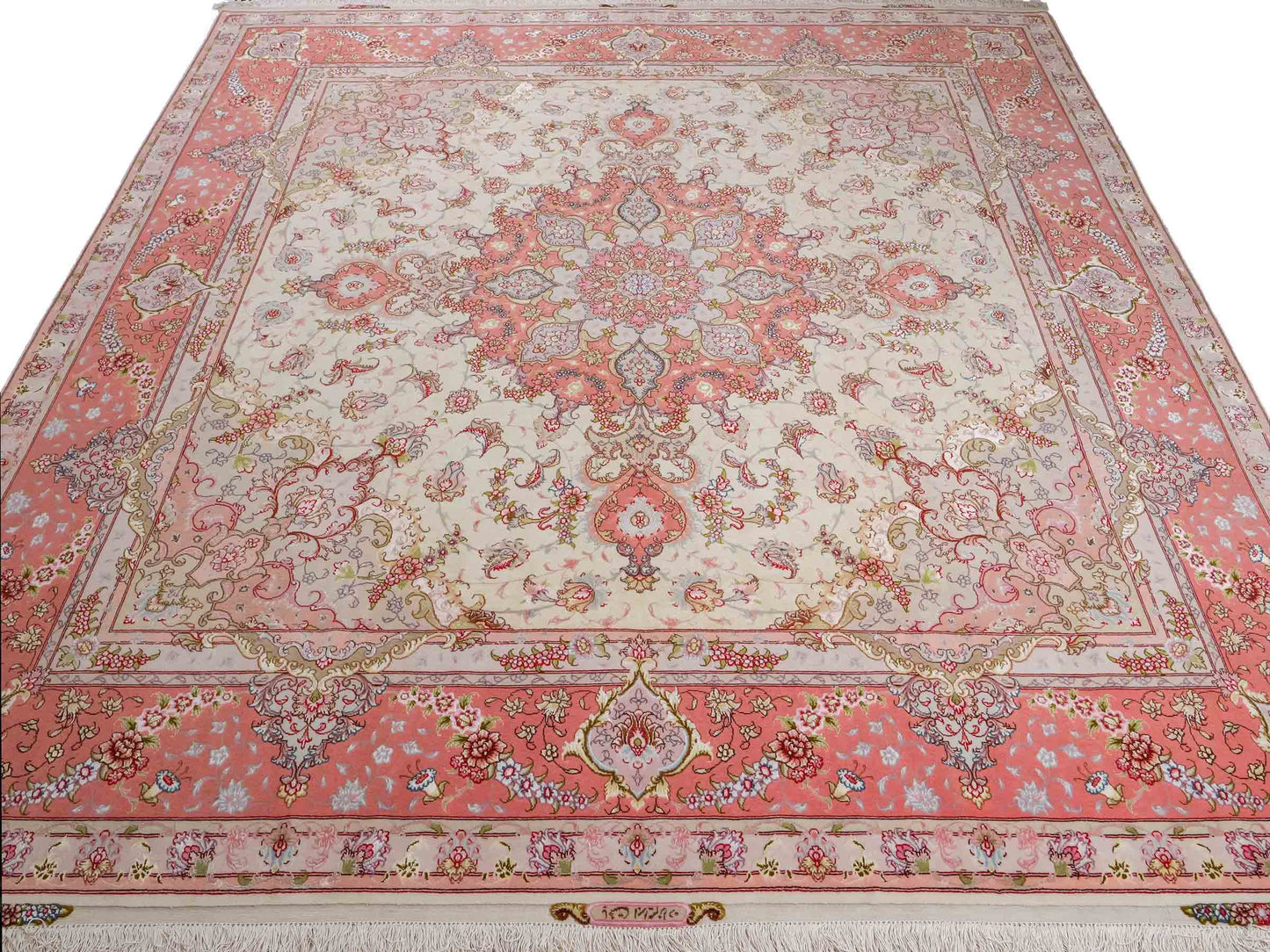 Sehr feiner, handgeknüpfter Khademi Täbriz Perserteppich aus Wolle mit Seide, creme, rosa. 264x253 cm. Verkauf durch Jupiter Intl.