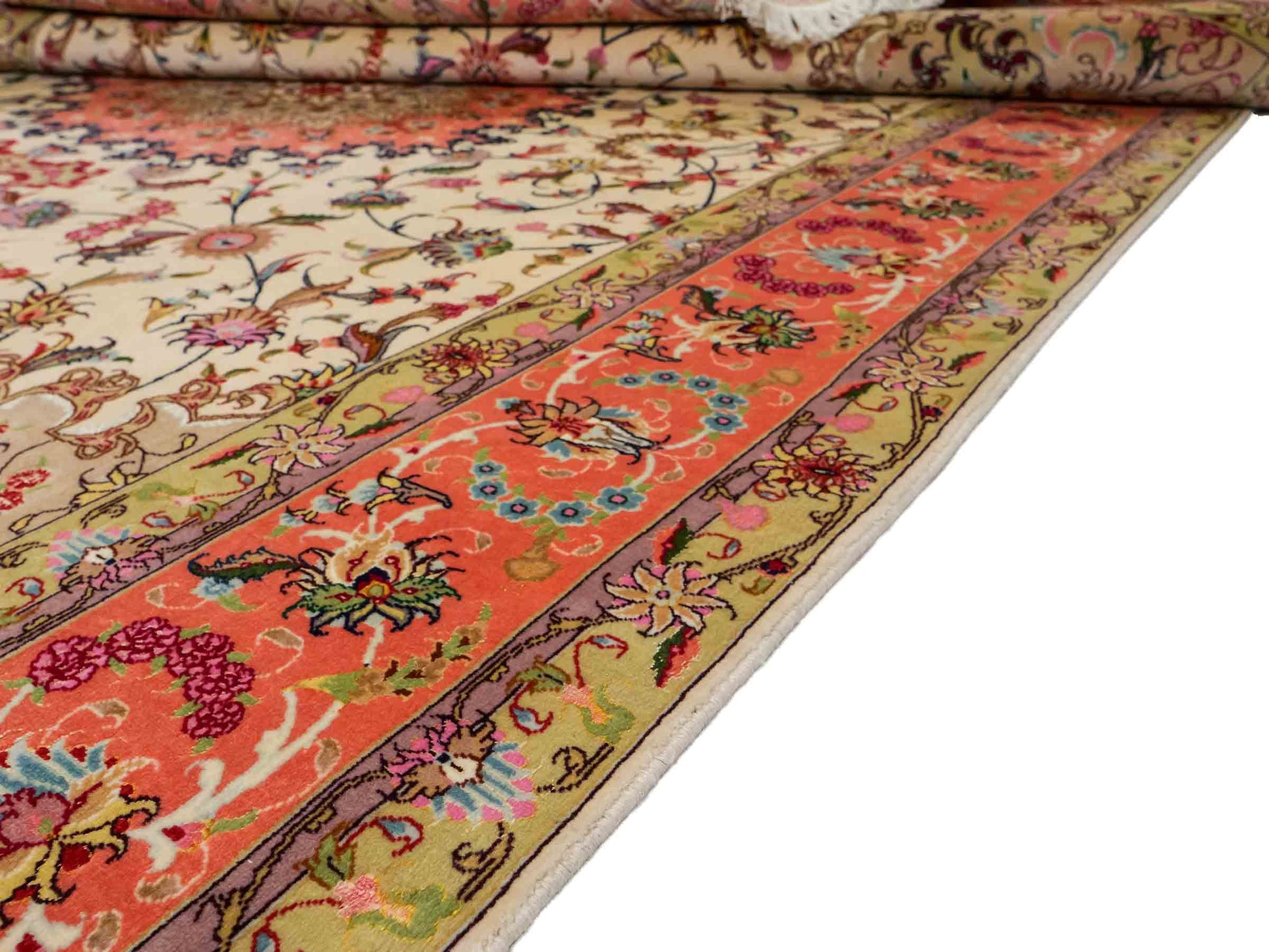 Sehr feiner, handgeknüpfter Khademi Täbriz Perserteppich aus Wolle mit Seide, creme, orange. 298x202 cm. Verkauf durch Jupiter Intl.