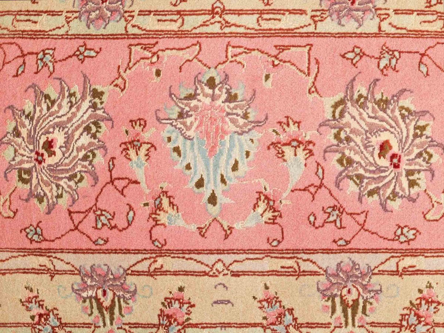 Sehr feiner, handgeknüpfter Täbriz Perserteppich aus Wolle mit Seide von Khademi, creme, rosa. 400x289 cm. Verkauf durch Jupiter Intl.